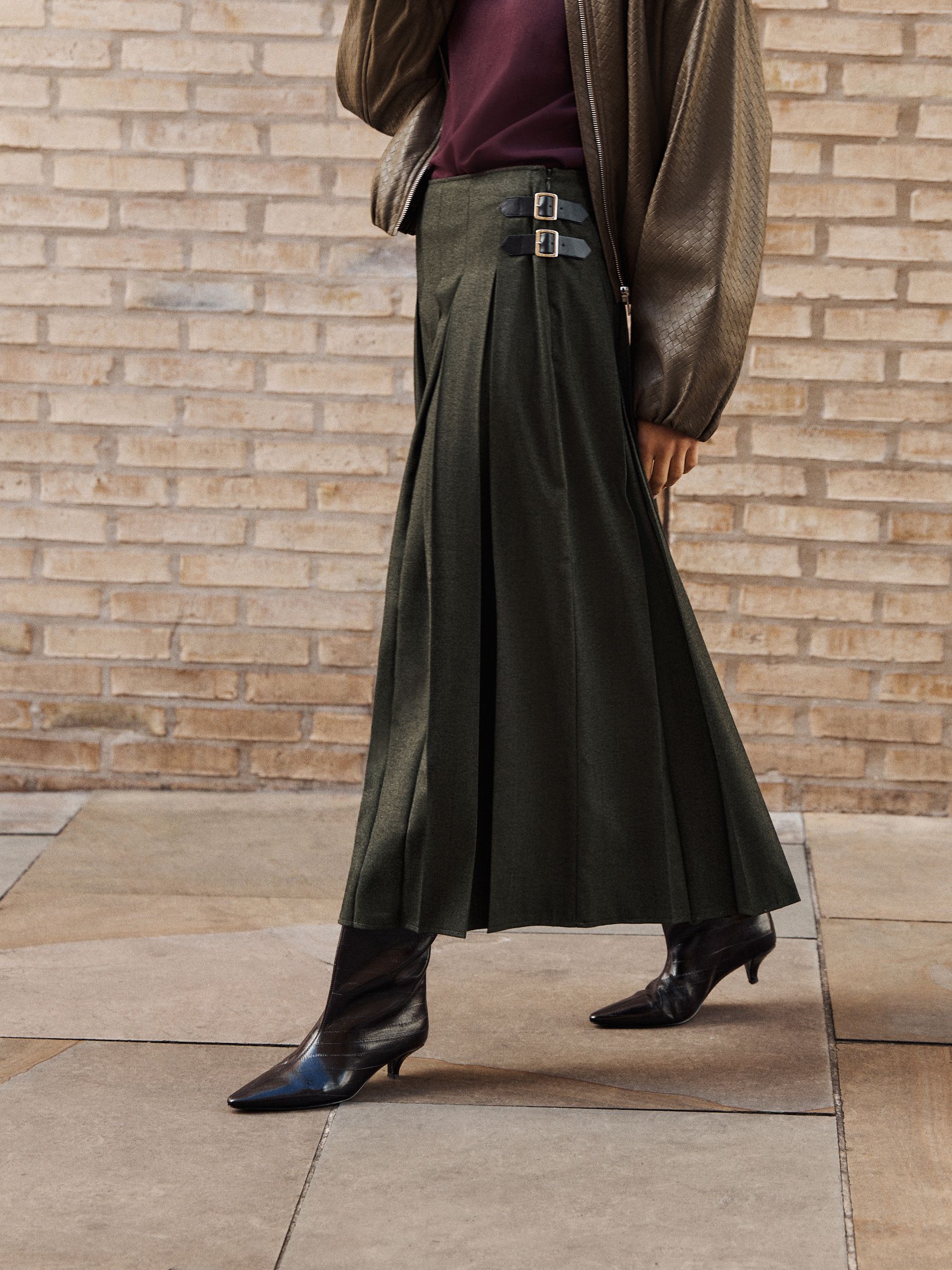 N. Premium Kilt Midi Skirt - Khaki Green - Regular - Location Worn