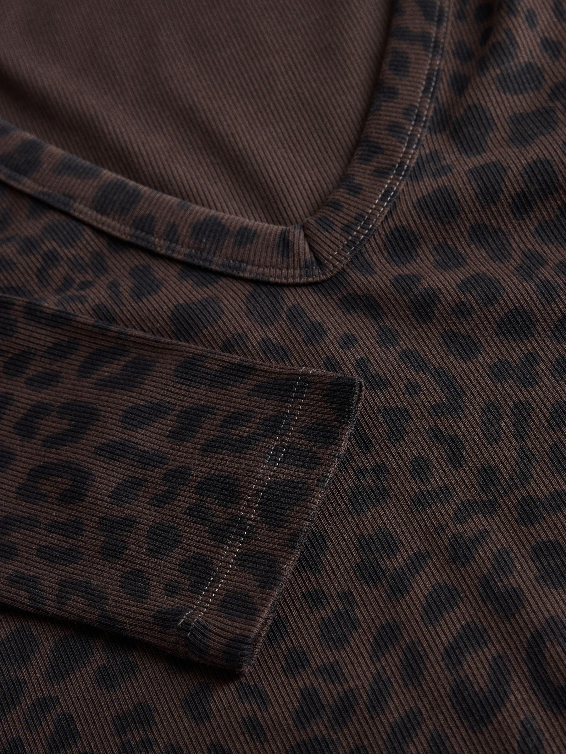 The Set 5 Pack V-Neck Ribbed Long Sleeve T-Shirts - Brown/Black/Leopard Animal/Neutral/White - Regular - SIP Still Life
