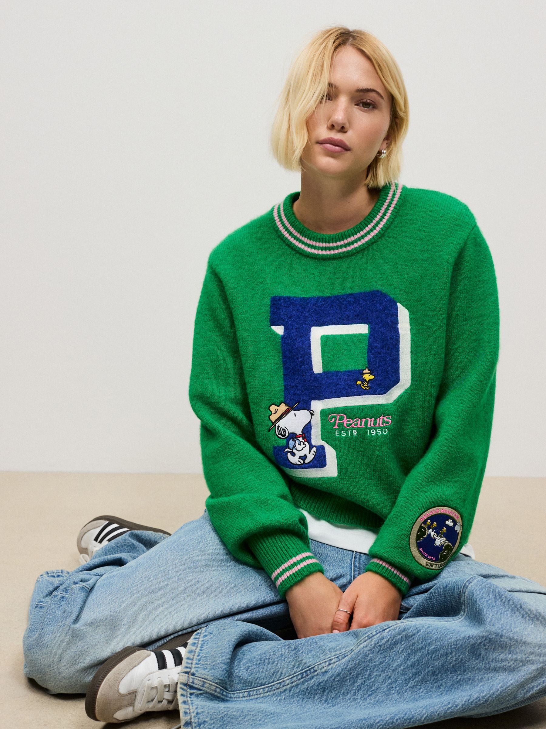 Long Sleeve Crew Neck Knitted Jumper With Wool - Green Peanuts Snoopy License - Regular - Location Worn