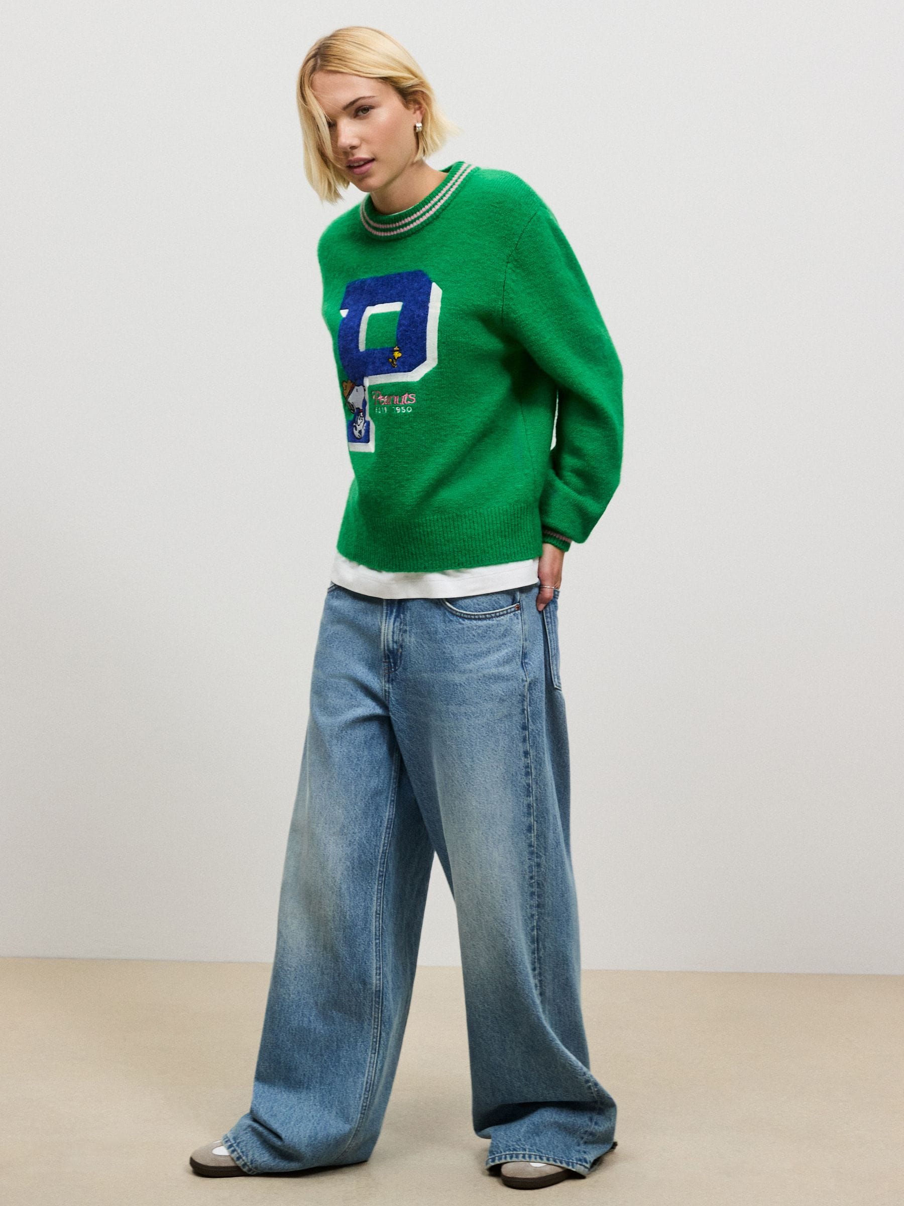 Long Sleeve Crew Neck Knitted Jumper With Wool - Green Peanuts Snoopy License - Regular - Location Worn