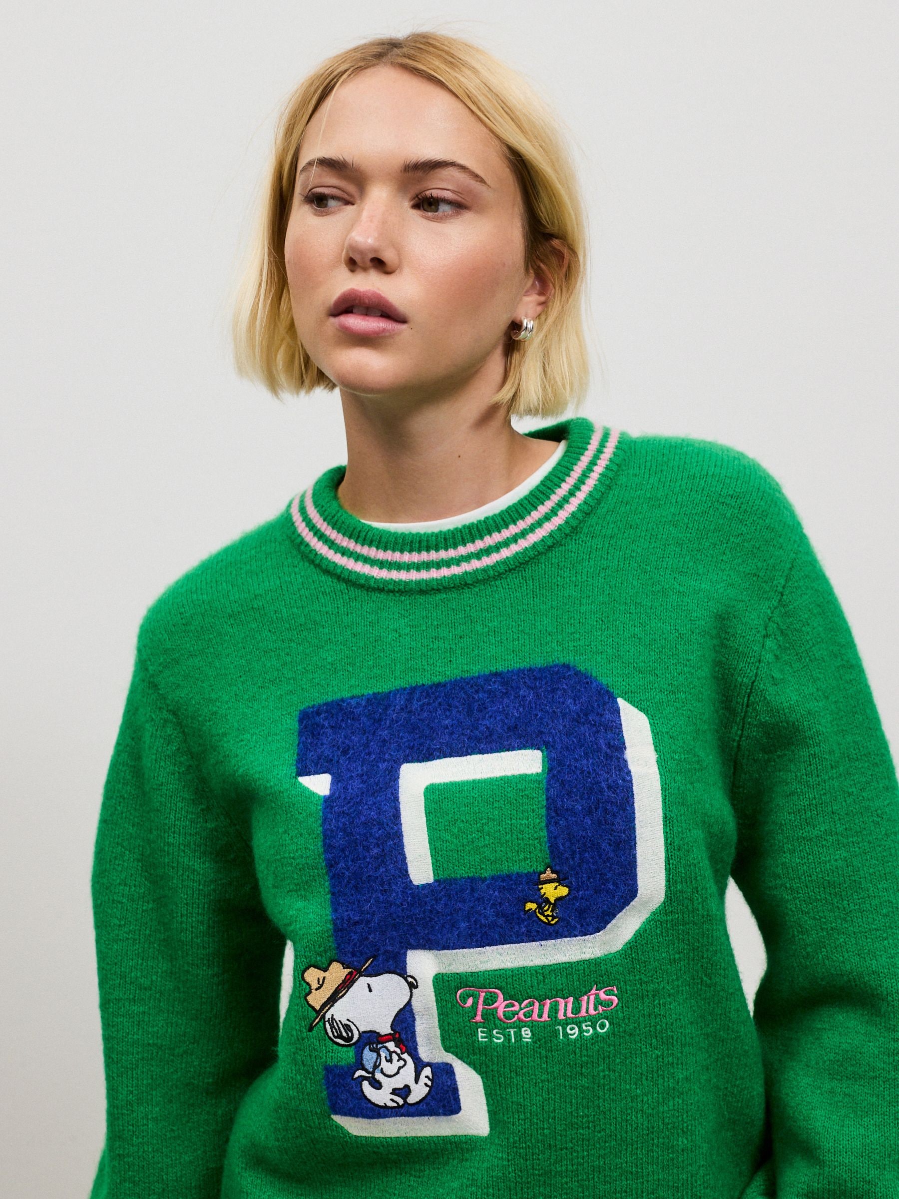 Long Sleeve Crew Neck Knitted Jumper With Wool - Green Peanuts Snoopy License - Regular - Location Worn