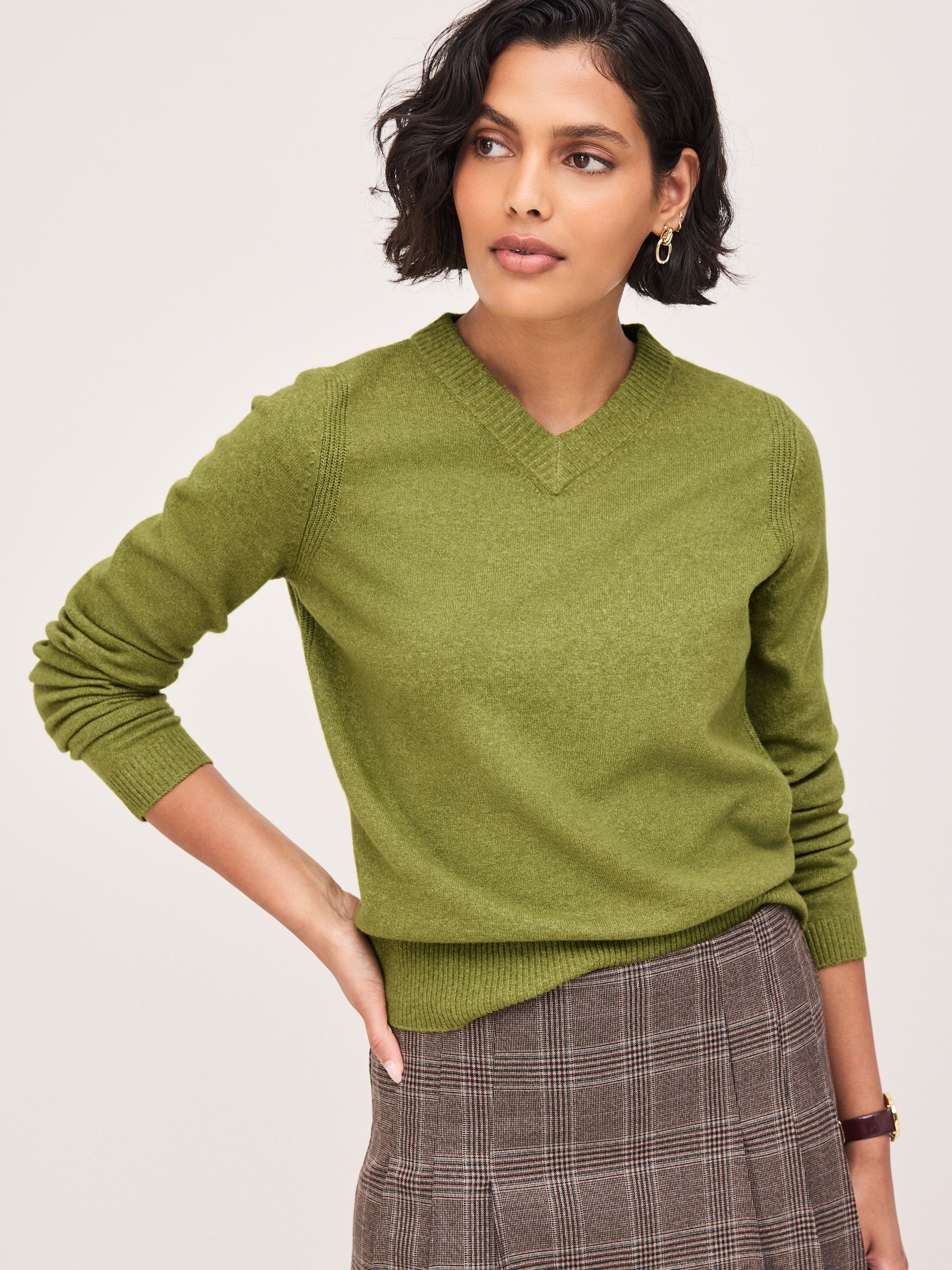 Supersoft V-Neck Long Sleeve Jumper - Green - Regular - Location Worn