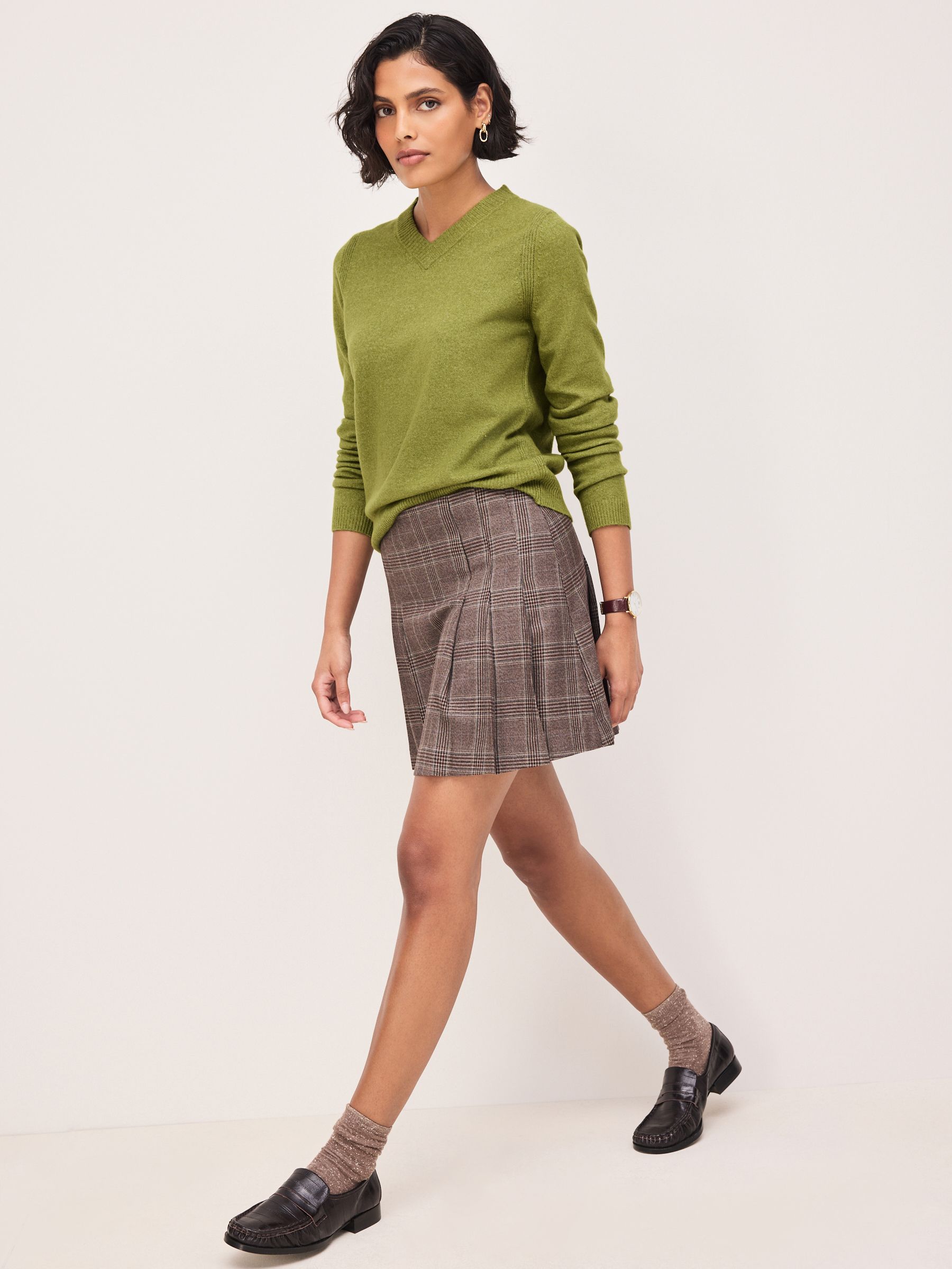 Supersoft V-Neck Long Sleeve Jumper - Green - Regular - Location Worn