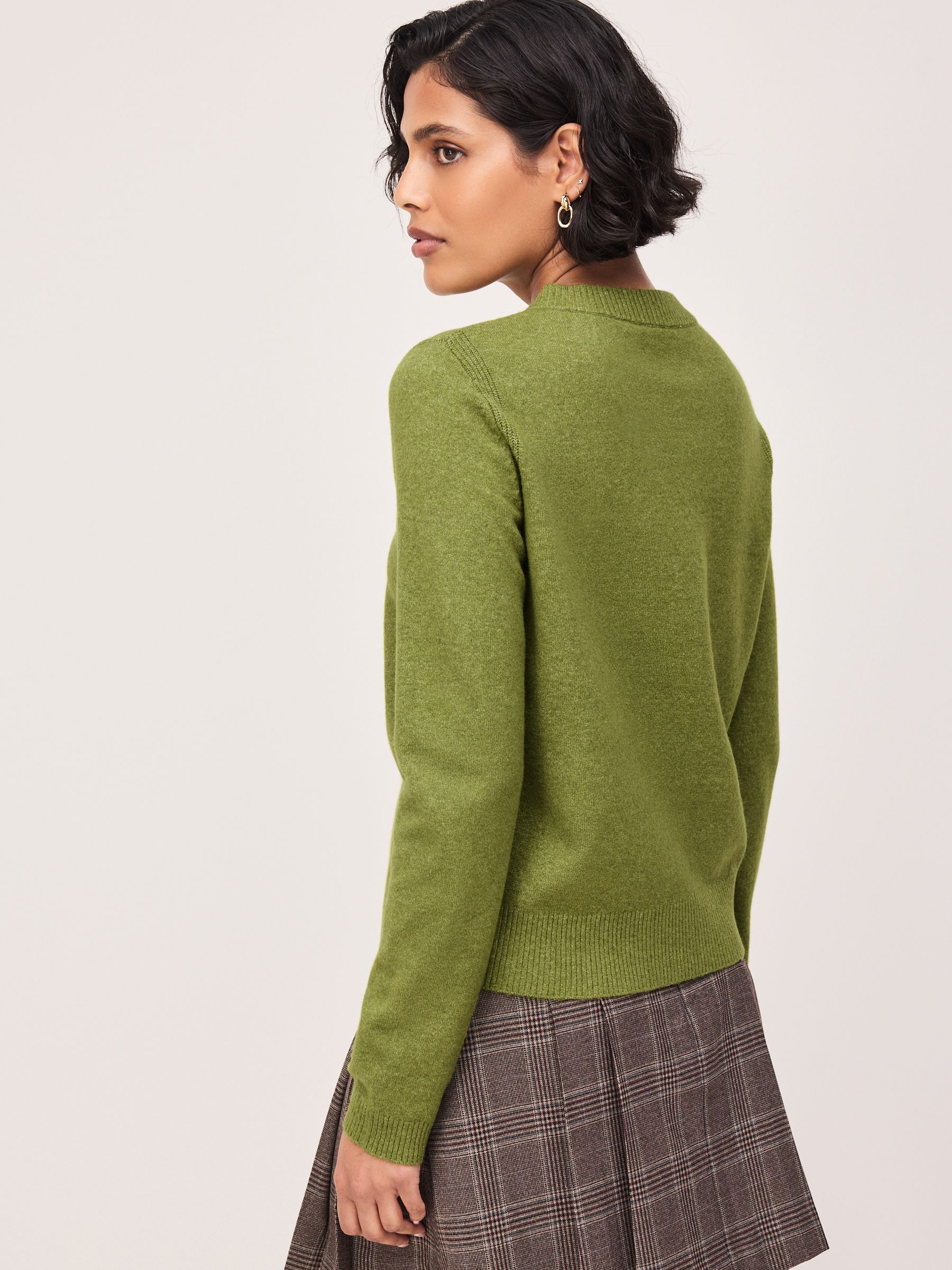 Supersoft V-Neck Long Sleeve Jumper - Green - Regular - Location Worn