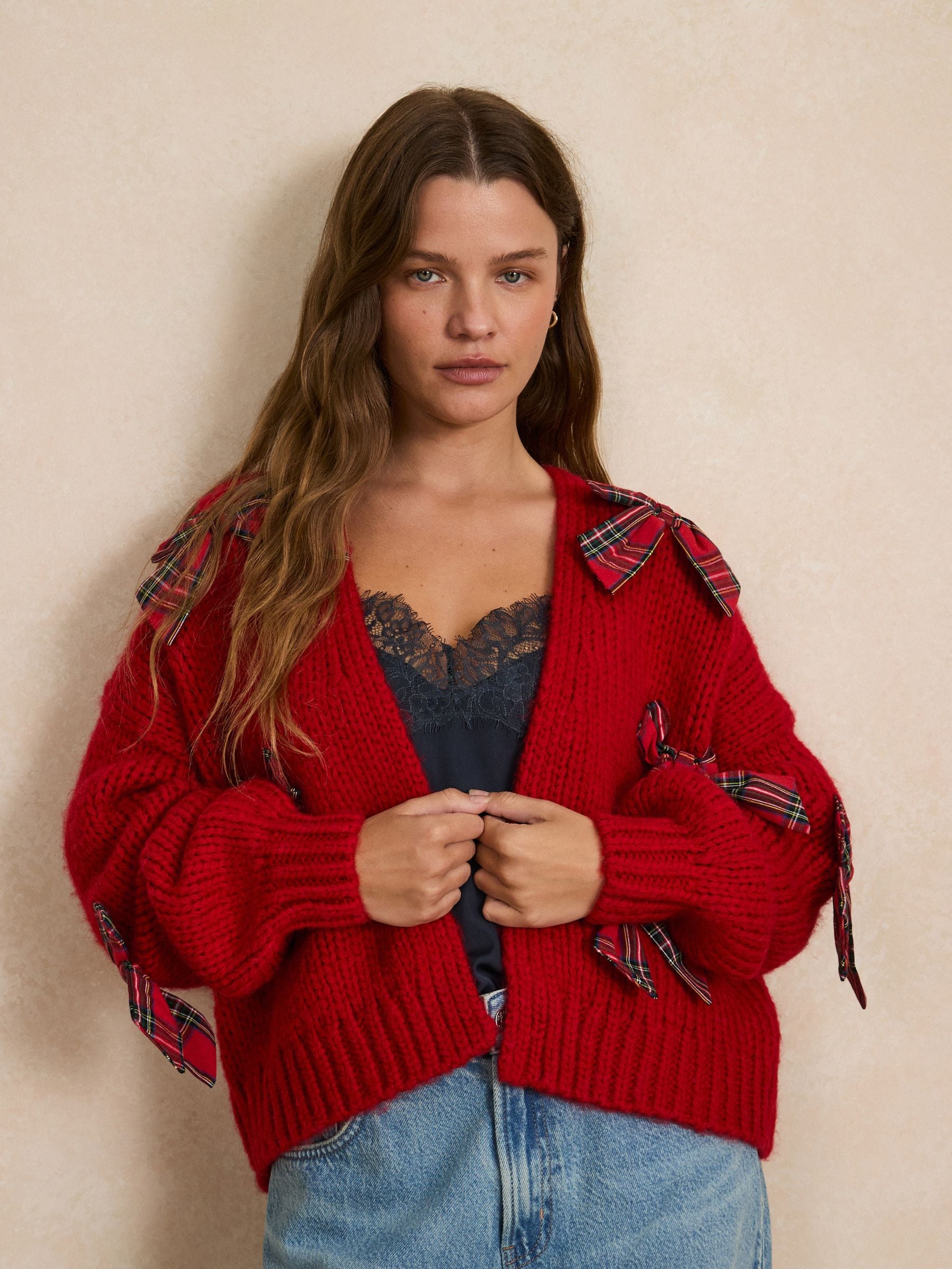 Soft Touch Chunky Knit Open Cardigan - Red 3D Tartan Bow - Regular - Location Worn