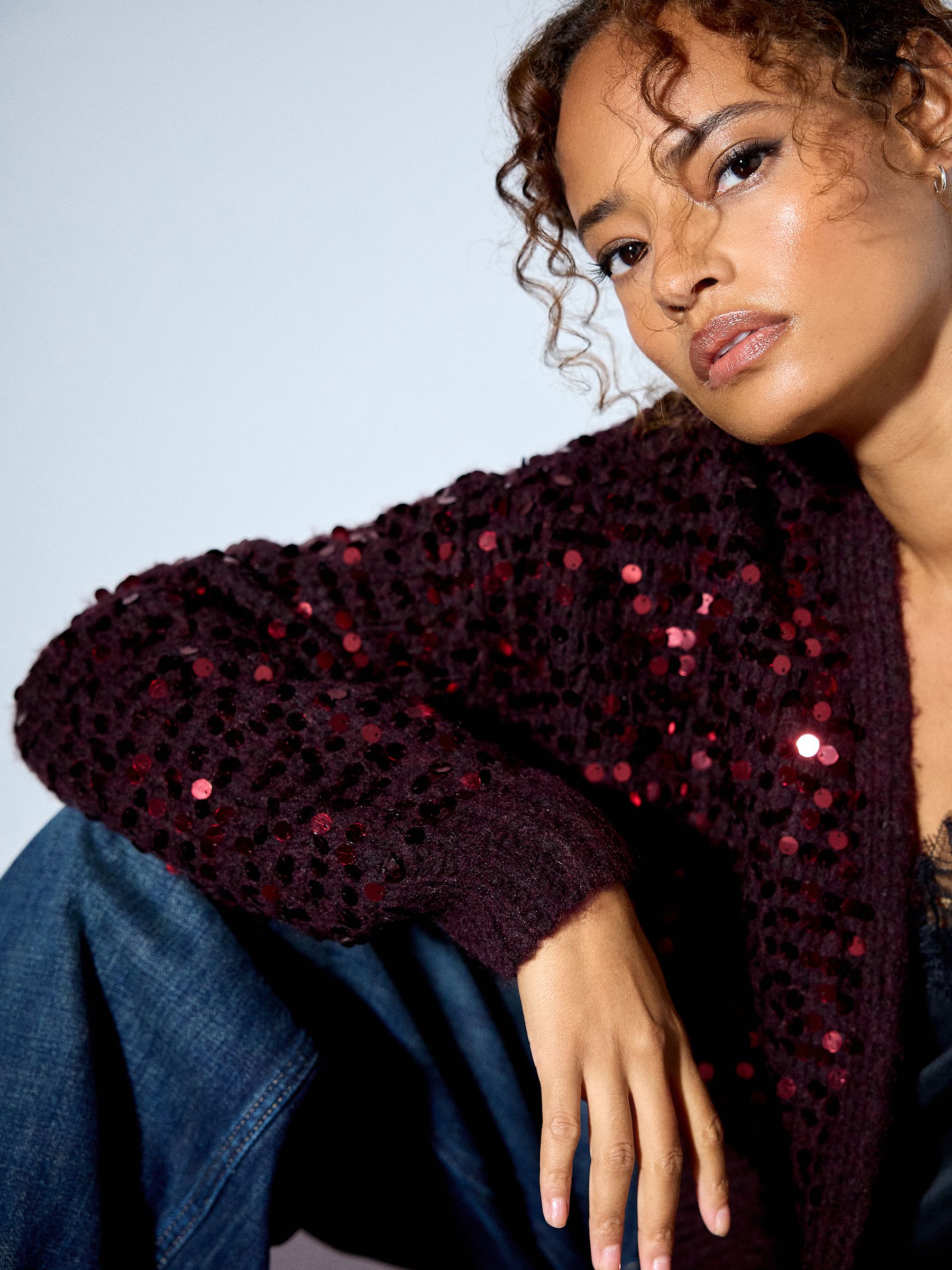 Soft Touch Chunky Knit Open Cardigan - Burgundy Red Sequin - Regular - Location Worn