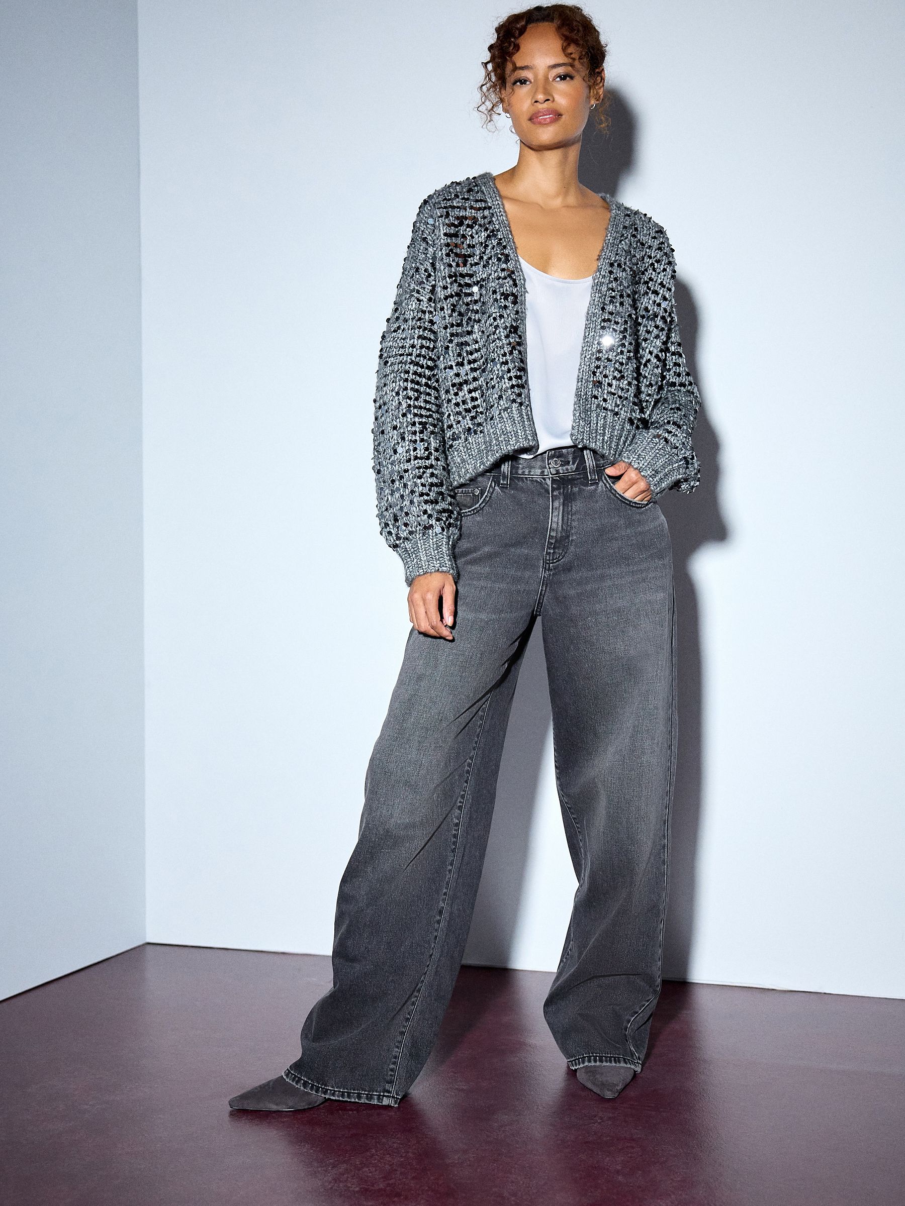 Soft Touch Chunky Knit Open Cardigan - Charcoal Grey Sequin - Regular - Location Worn
