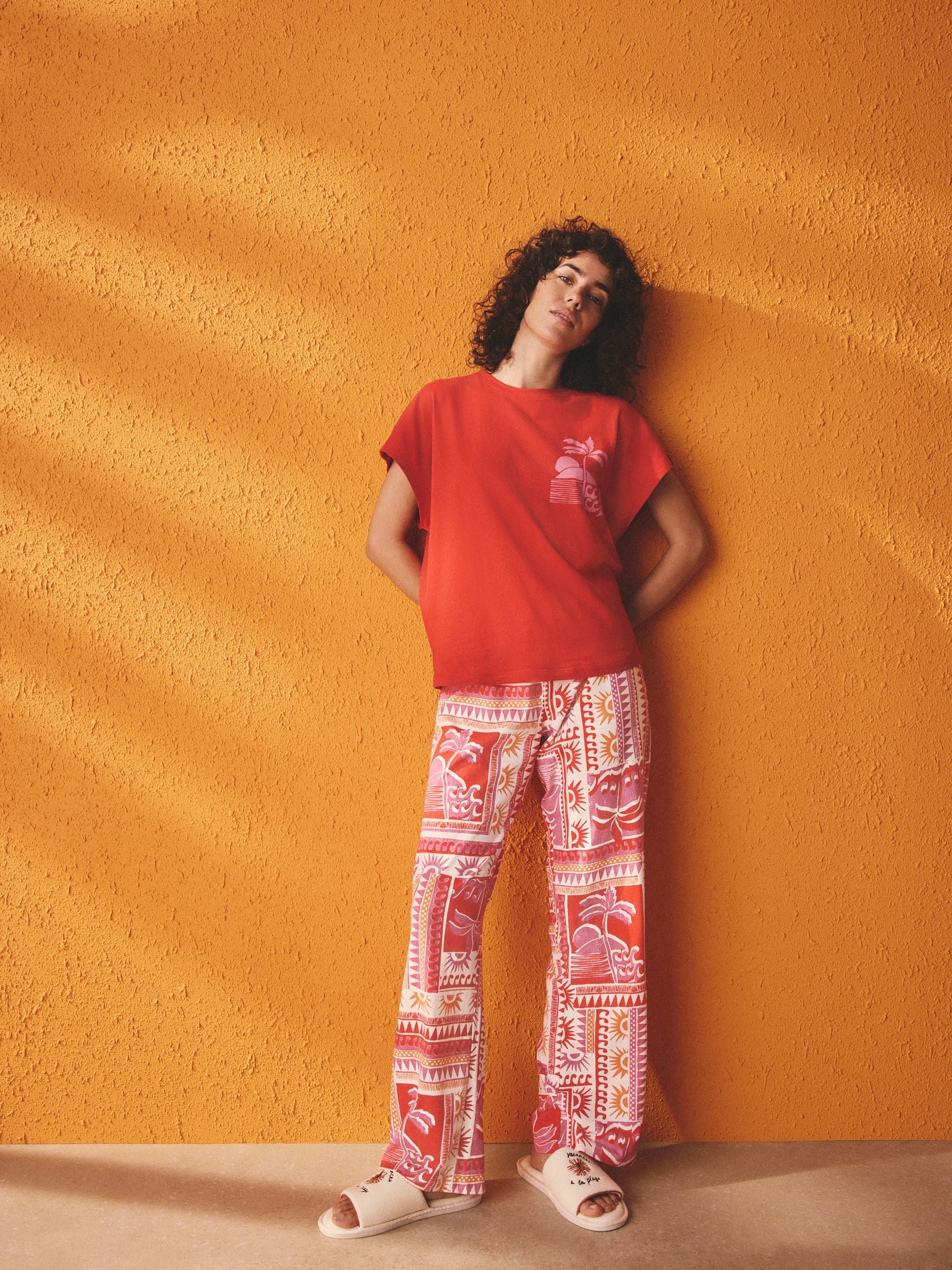 Short Sleeve Pyjamas - Red Palm - Regular - Location Worn