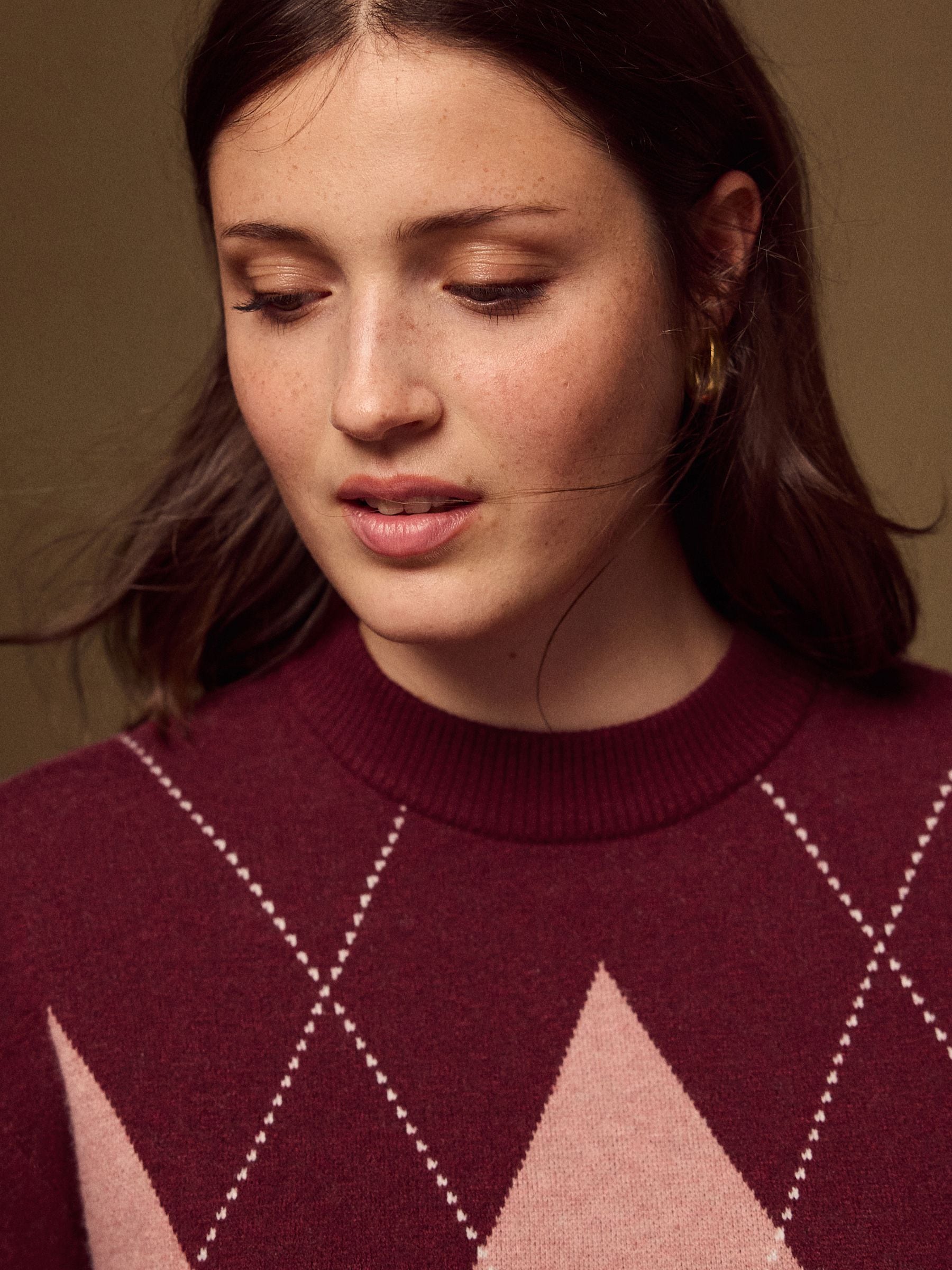 Long Sleeve Crew Neck Cosy Knit Jumper - Wine/Pink Argyle - Regular - Location Worn