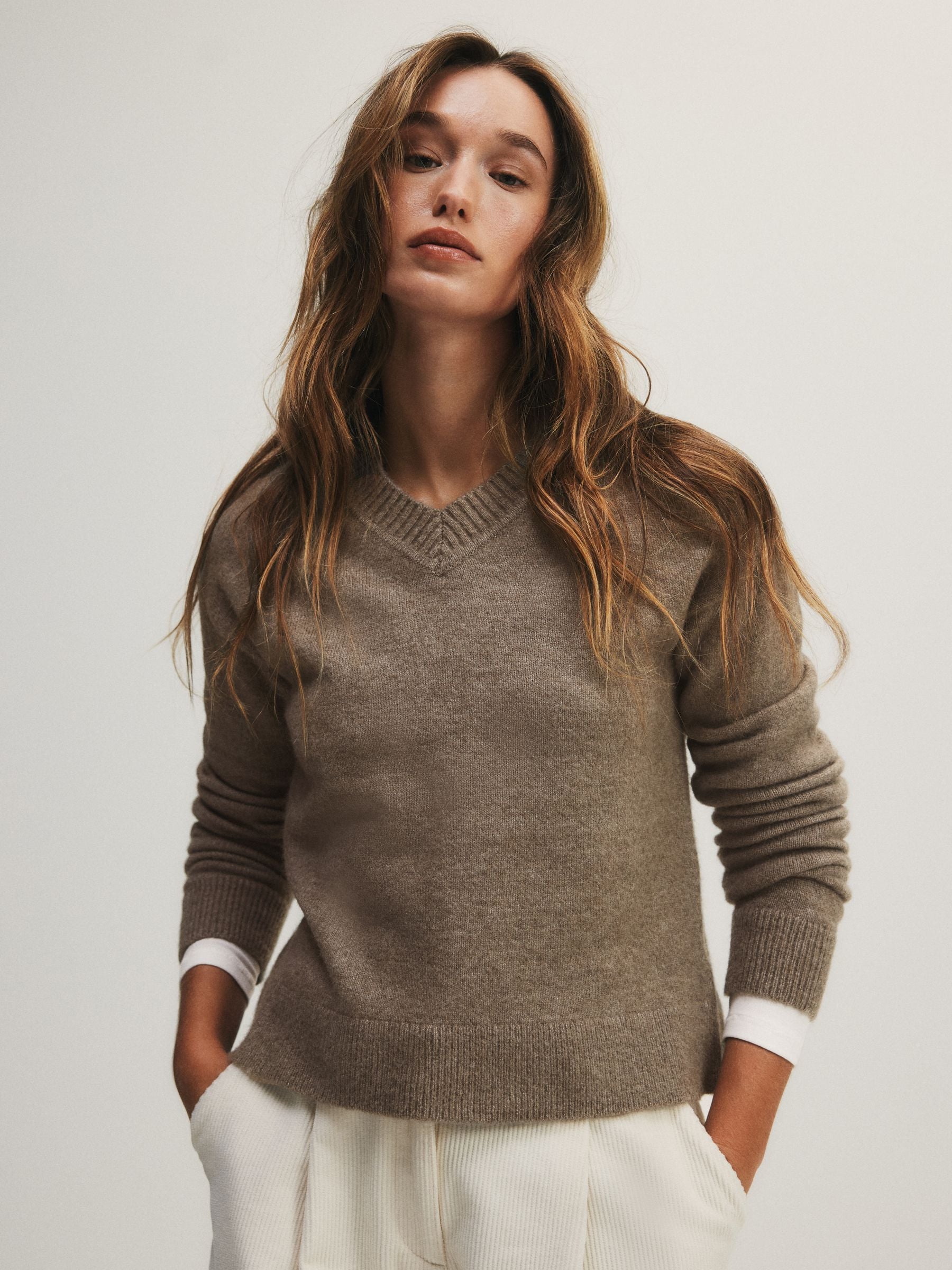 The Set 2 Pack V-Neck Jumpers With Wool - Mink Marl/Brown Silver Cloud - Regular - Location Worn