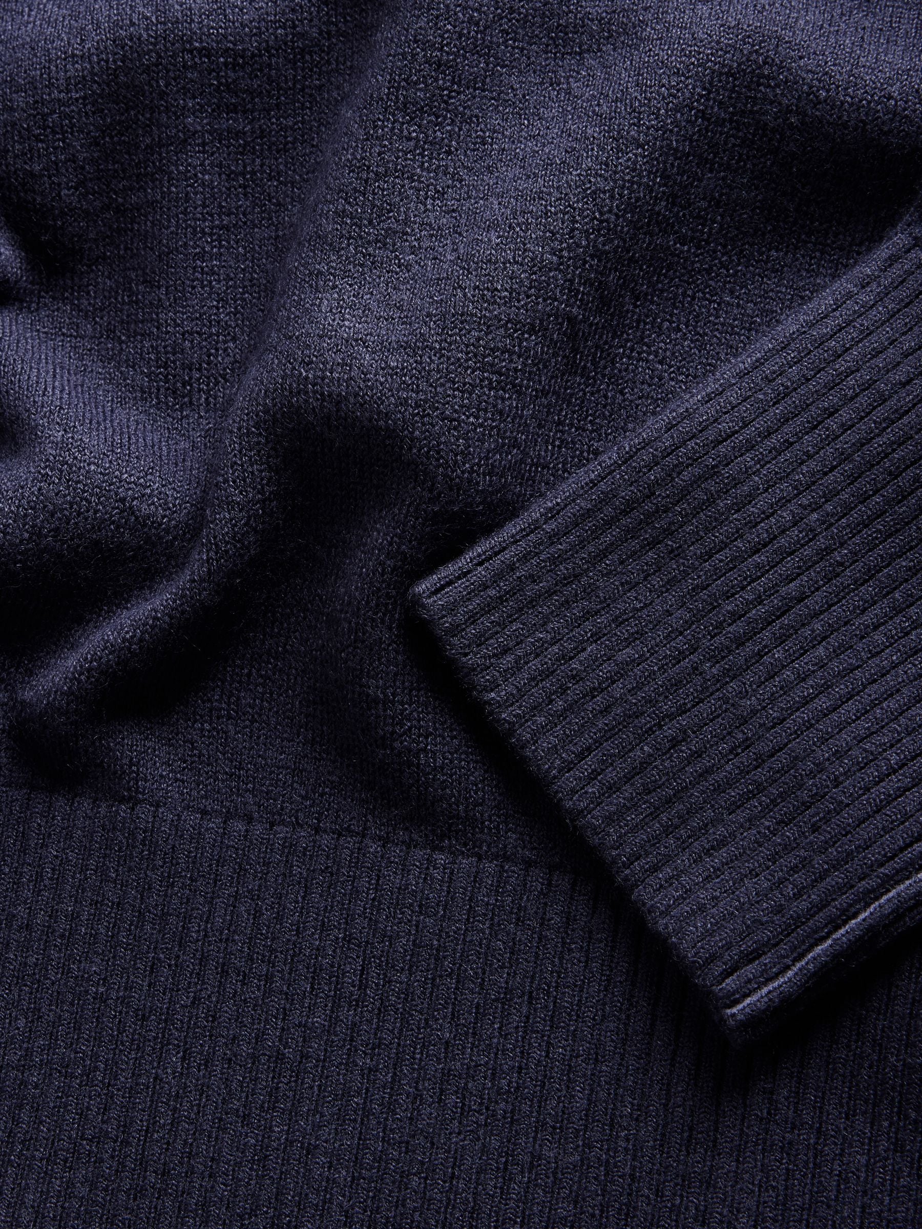 The Set Hoodies And Joggers Set - Navy Blue - Regular - SIP Still Life