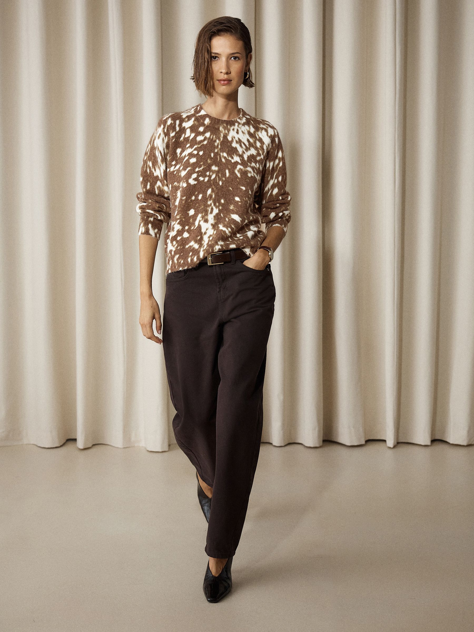 Long Sleeve Crew Neck Knitted Jumper With Wool - Deer Print - Regular - Location Worn