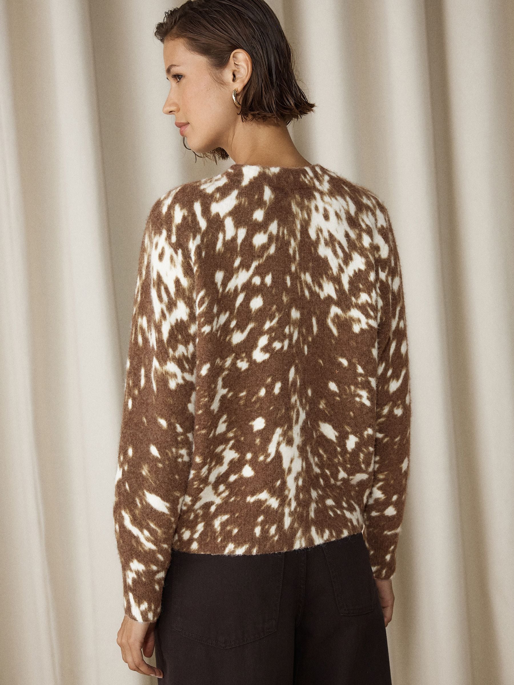 Long Sleeve Crew Neck Knitted Jumper With Wool - Deer Print - Regular - Location Worn