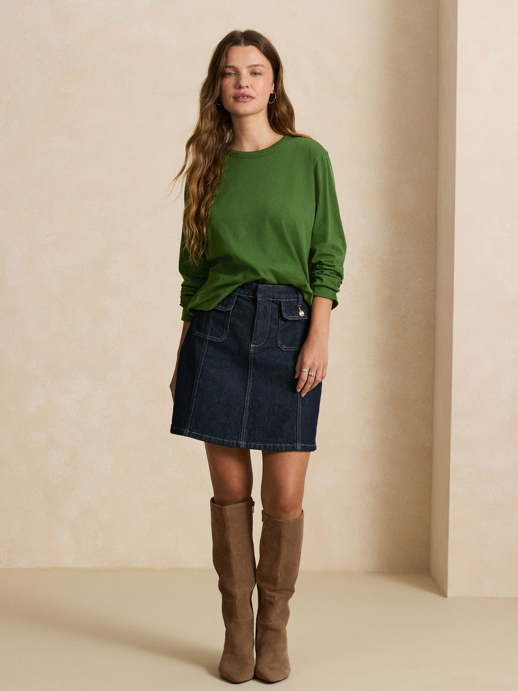 Long Sleeve Crew Neck T-Shirt - Dark Green - Regular - Location Worn