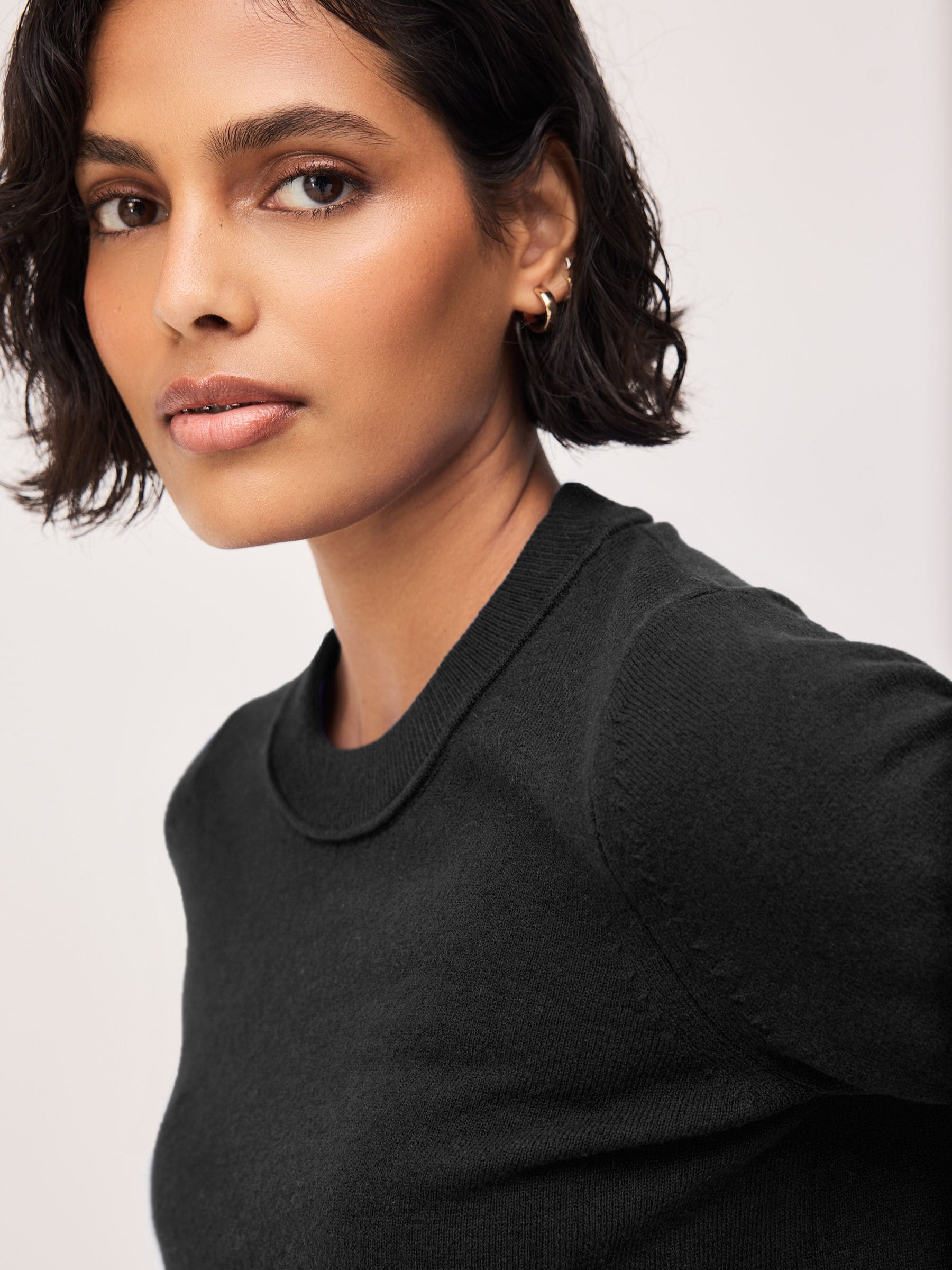 Supersoft Short Sleeve Knitted T-Shirt - Black - Regular - Location Worn
