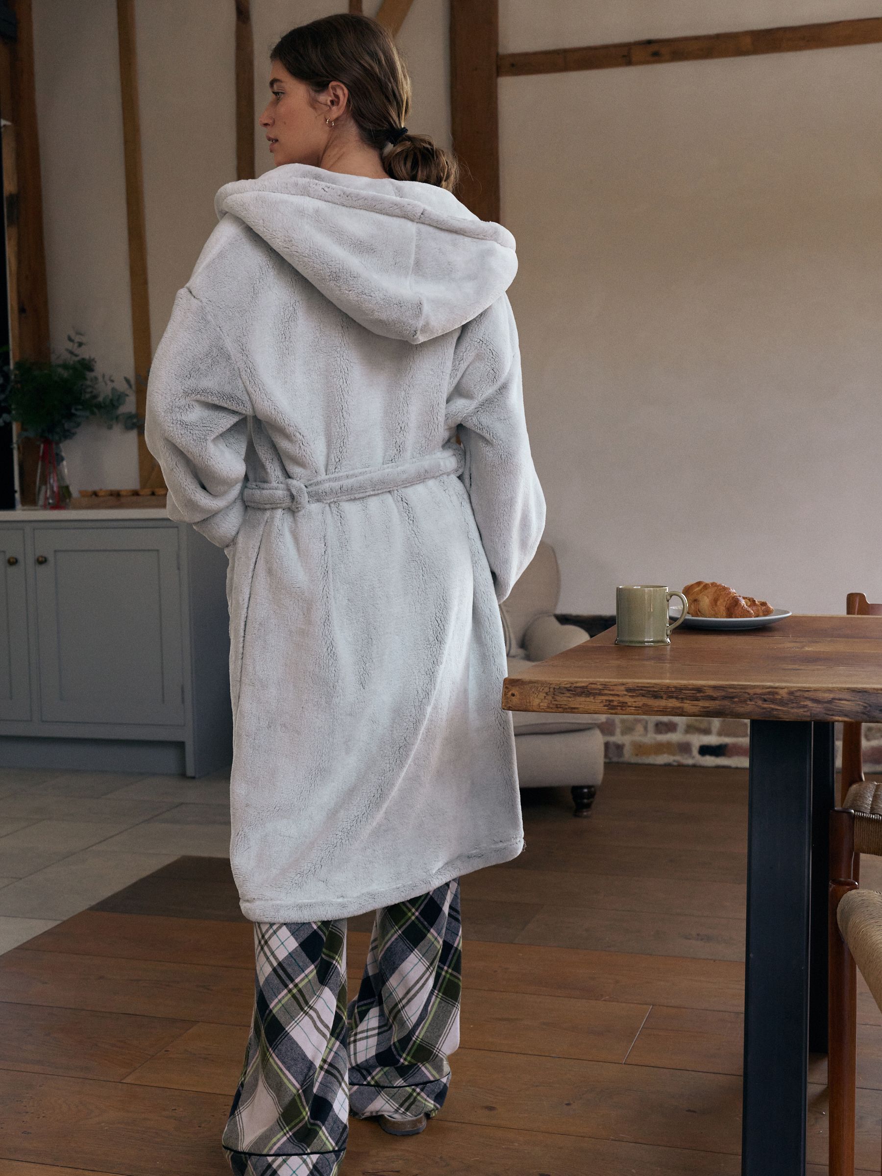 Snow Dressing Gown - Grey - Regular - Location Worn
