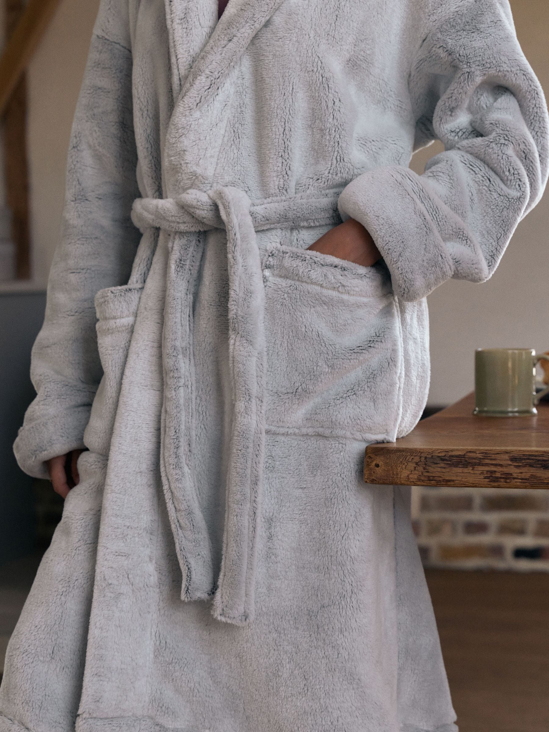 Snow Dressing Gown - Grey - Regular - Location Worn