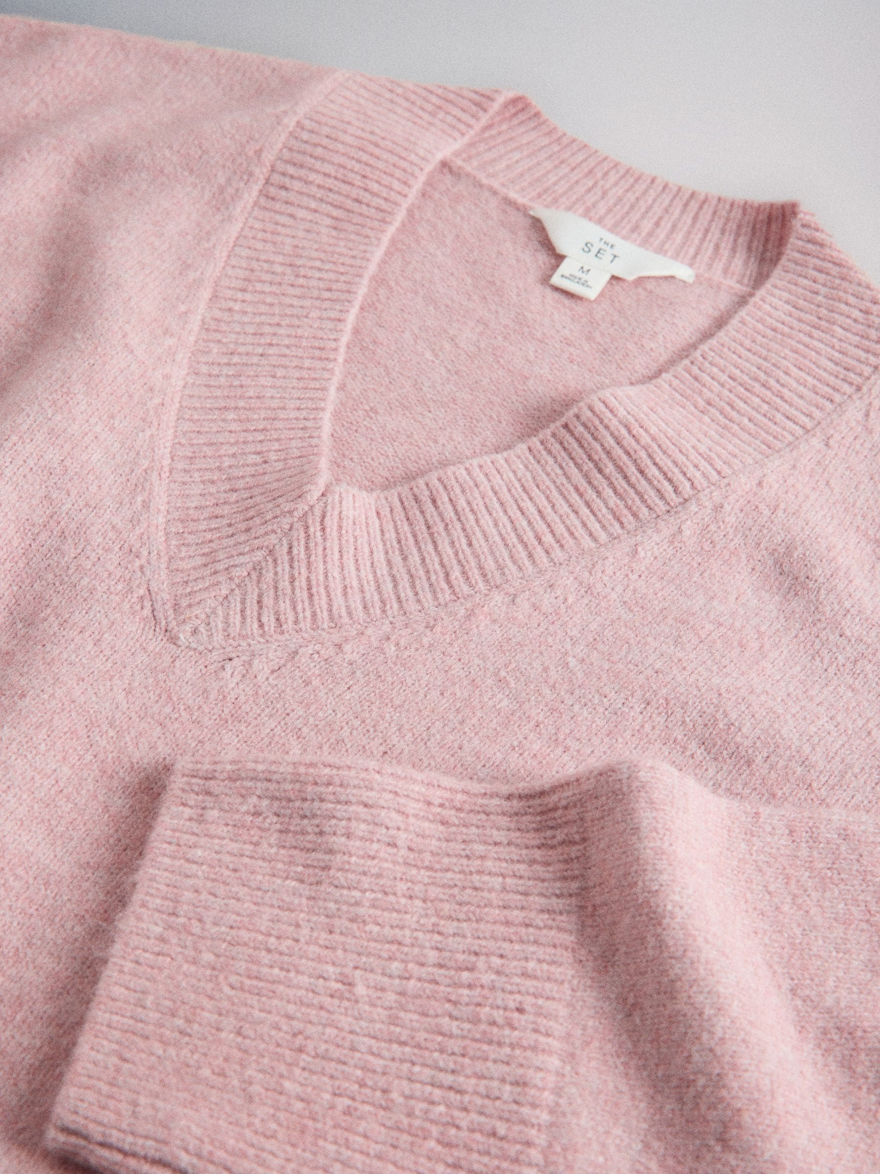 The Set Knitted V-Neck Jumpers With Wool - Soft Pink/Cream/Chocolate Brown - 3 Pack - SIP Still Life
