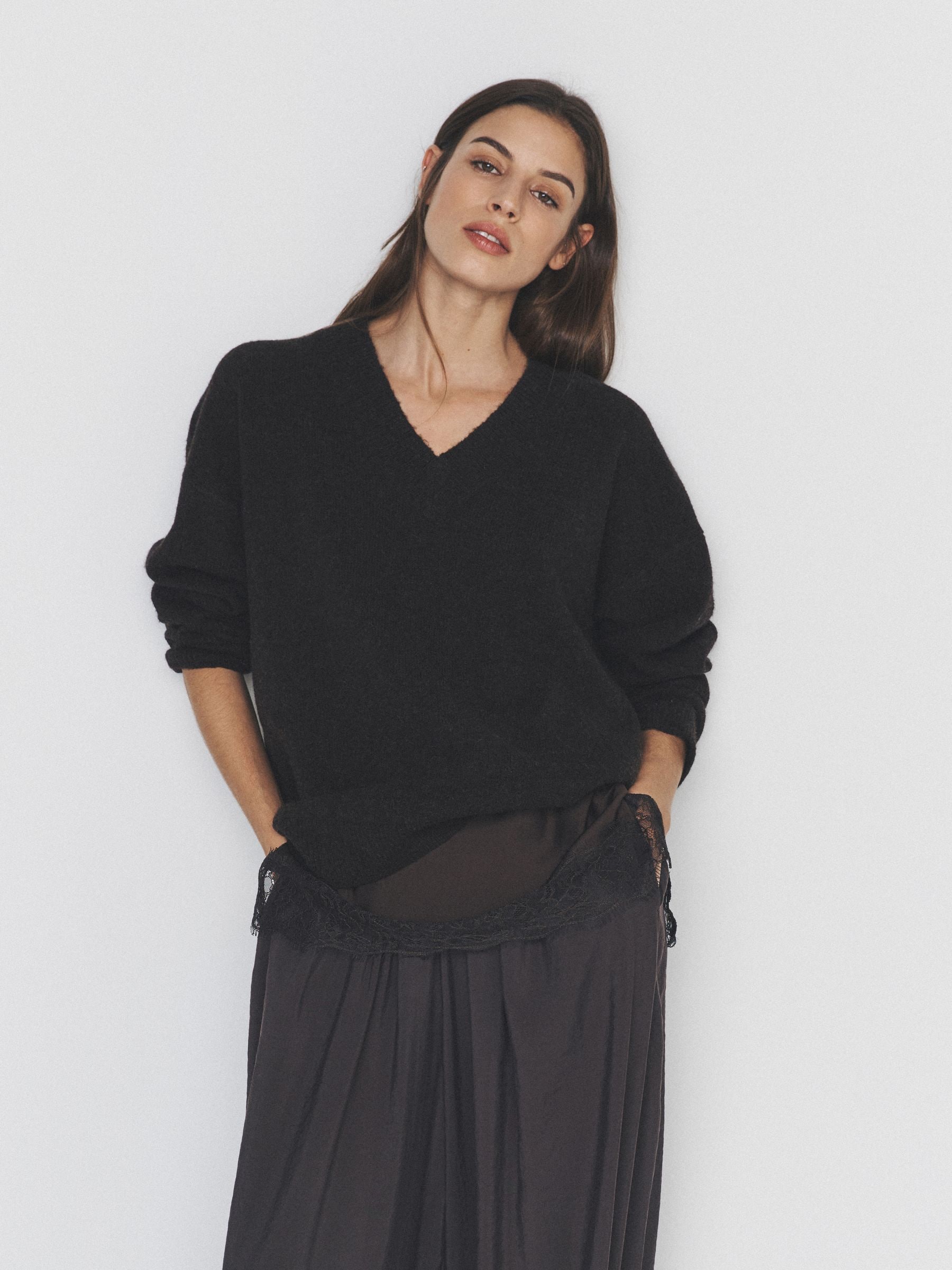 The Set Knitted V-Neck Jumpers With Wool - Soft Pink/Cream/Chocolate Brown - 3 Pack - SIP Worn