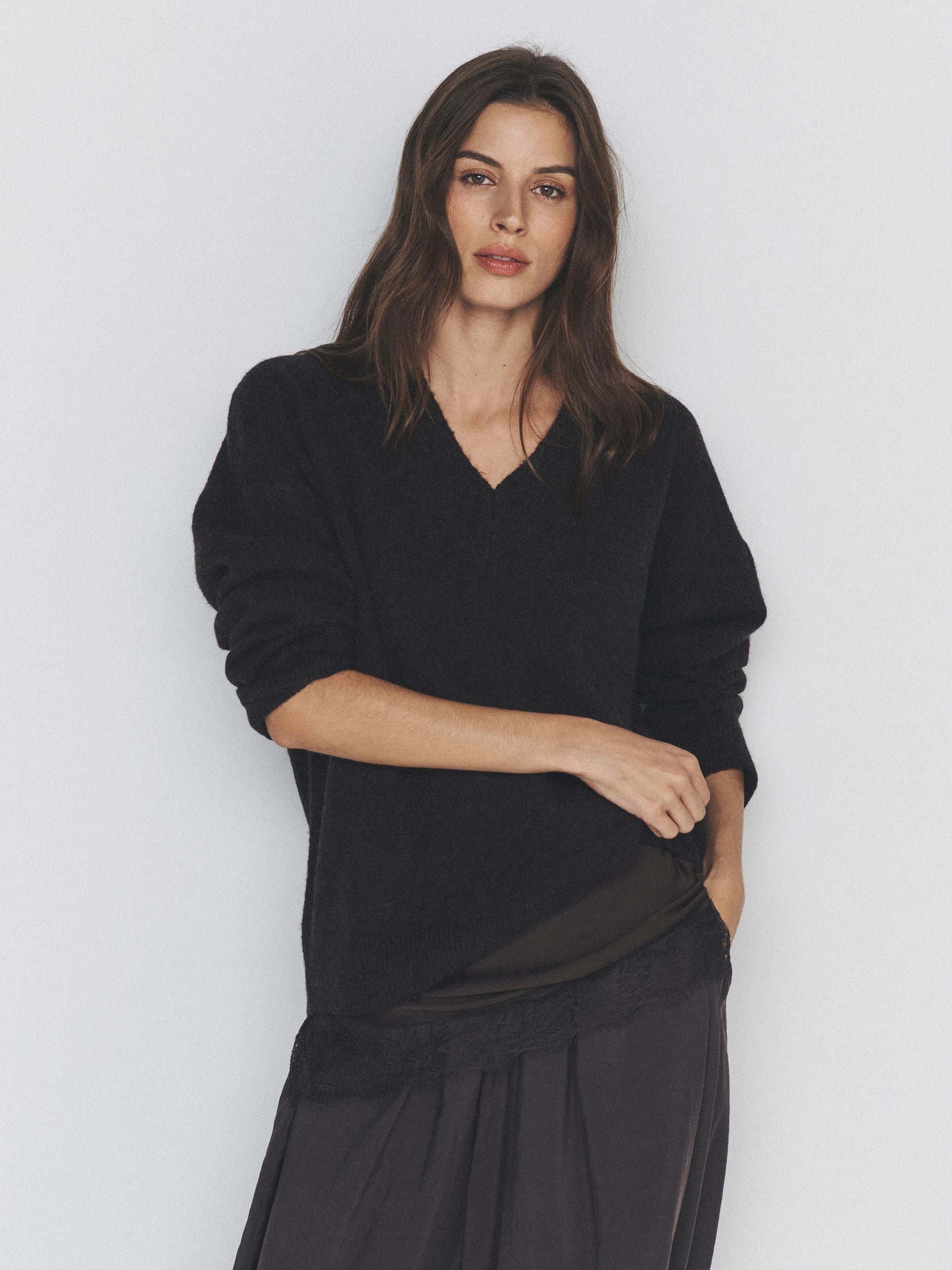 The Set Knitted V-Neck Jumpers With Wool - Soft Pink/Cream/Chocolate Brown - 3 Pack - SIP Worn