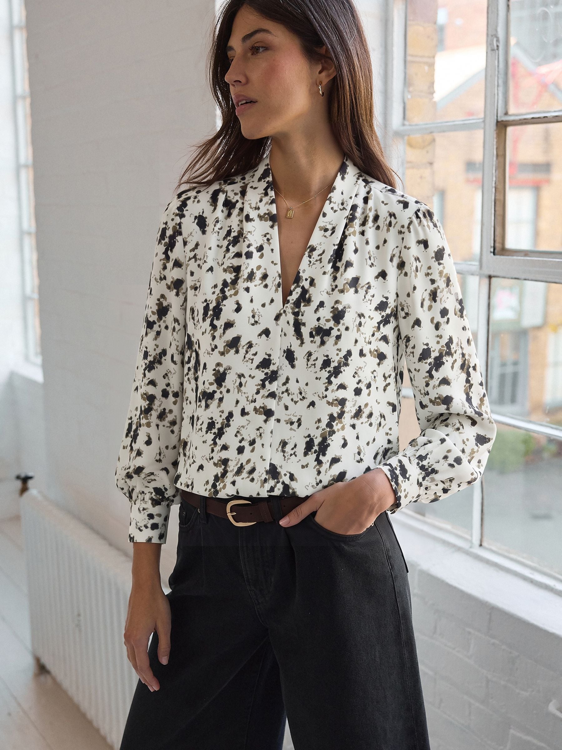 Long Sleeve V-Neck Cuff Top - Ecru Speckle Print - Regular - Location Worn