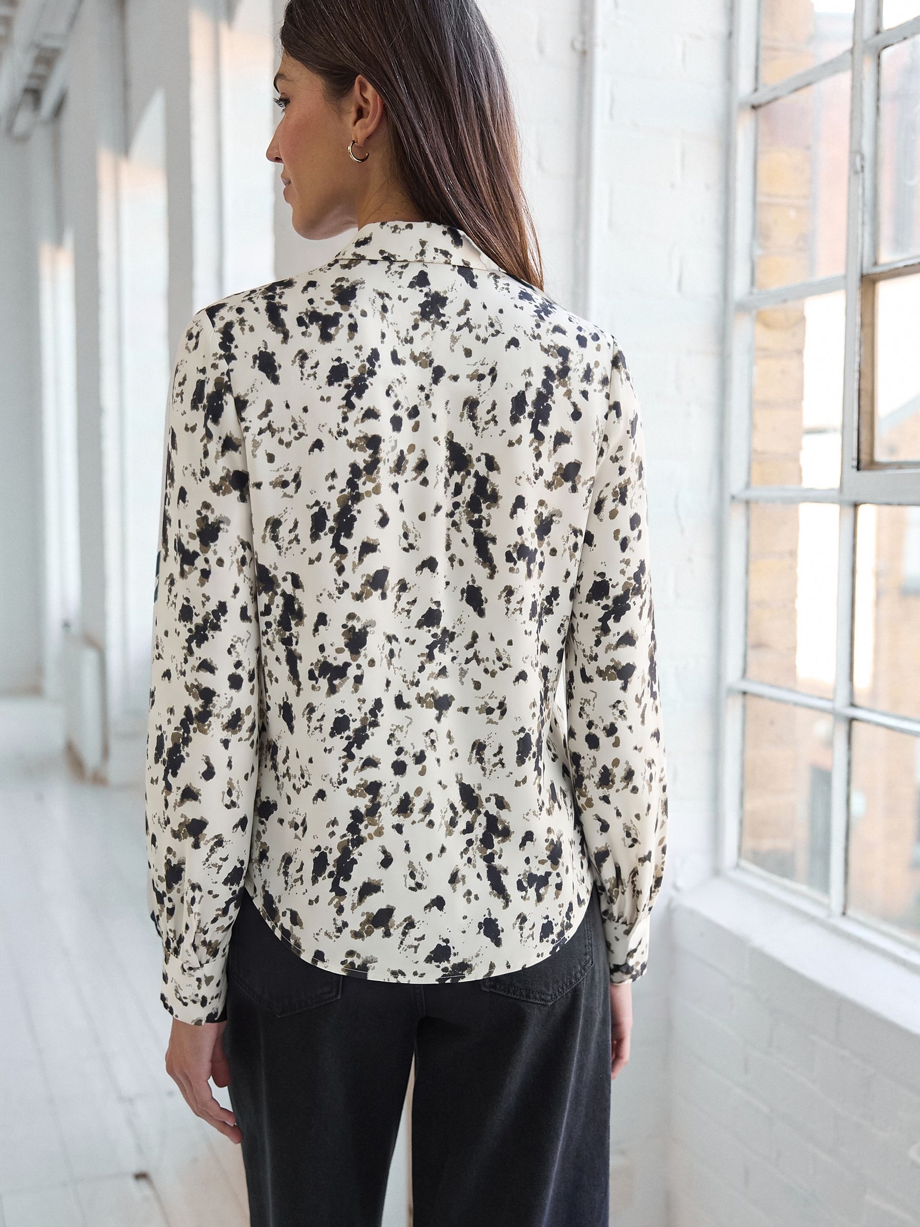 Long Sleeve V-Neck Cuff Top - Ecru Speckle Print - Regular - Location Worn