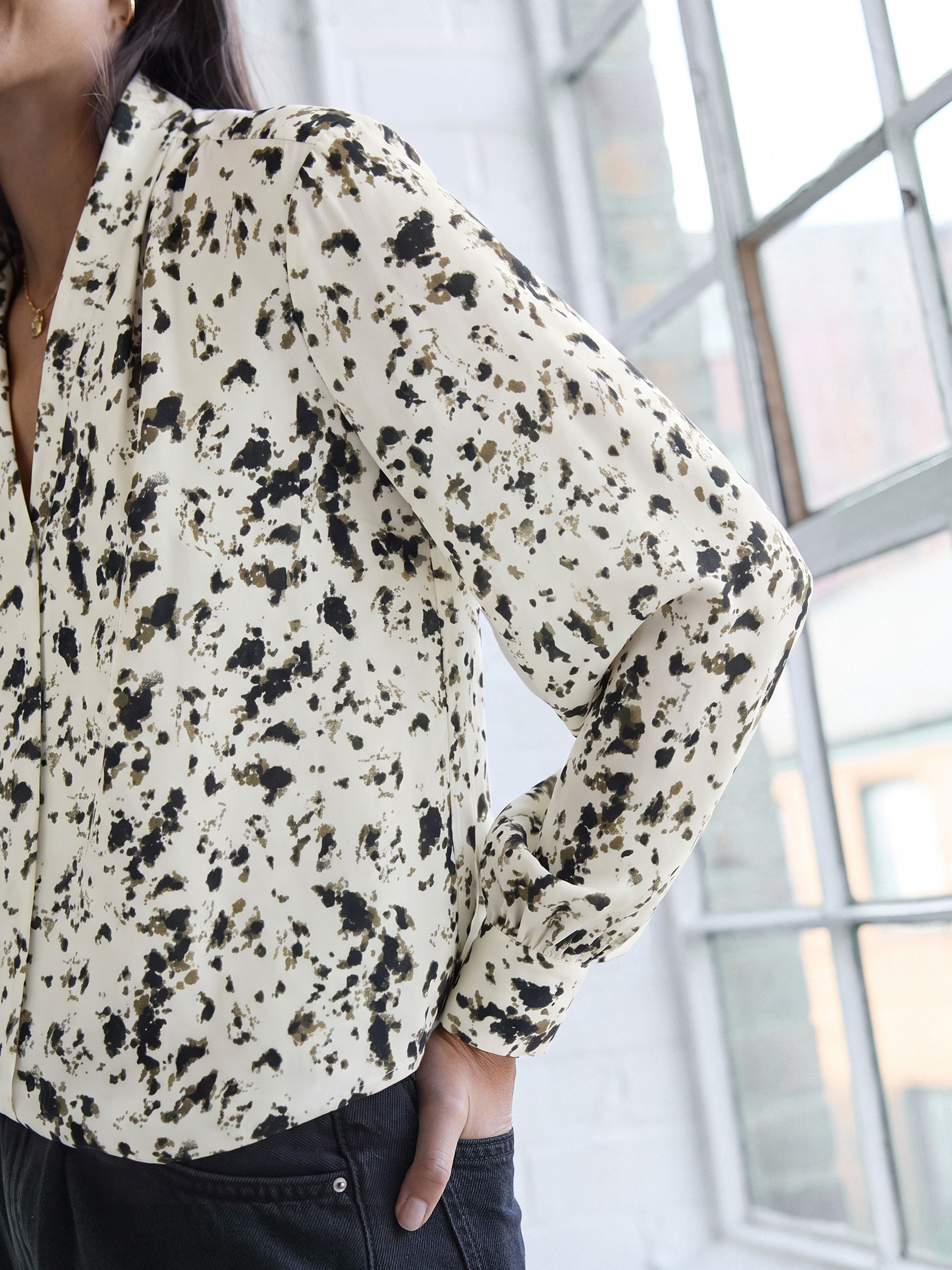 Long Sleeve V-Neck Cuff Top - Ecru Speckle Print - Regular - Location Worn
