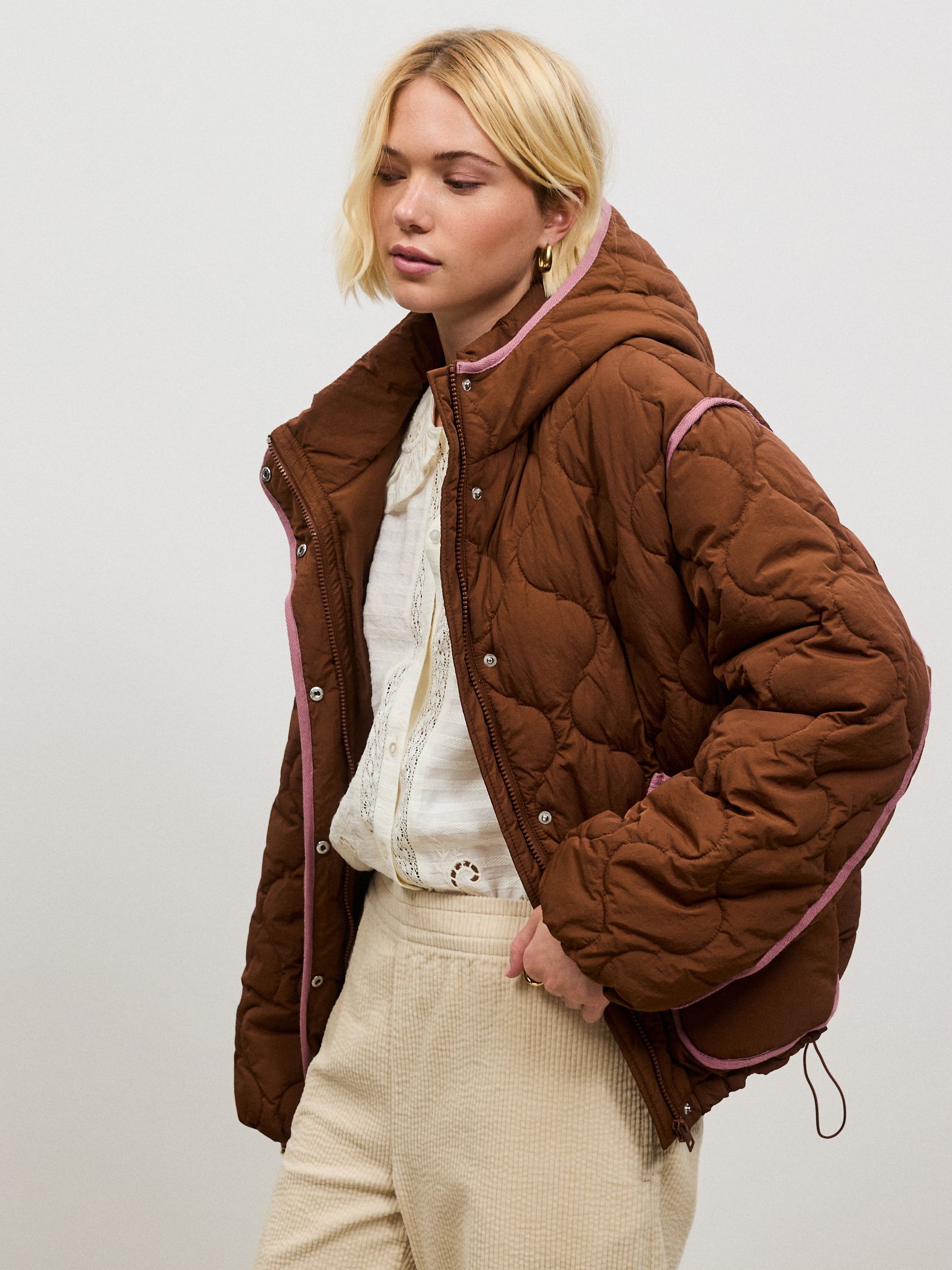 Shower Resistant Lightweight Quilted Jacket - Tan Brown with Pink Piping - Regular - Location Worn
