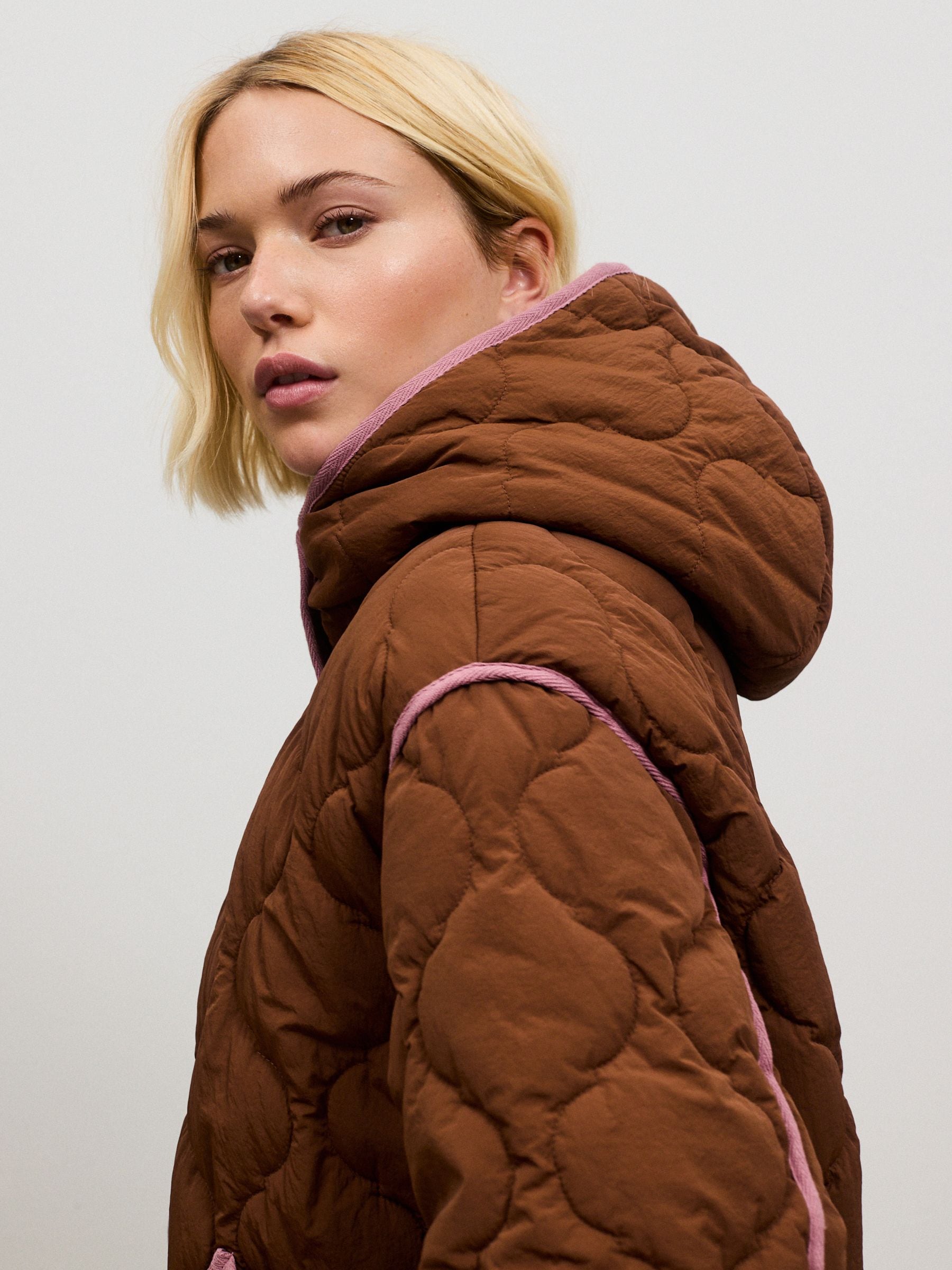 Shower Resistant Lightweight Quilted Jacket - Tan Brown with Pink Piping - Regular - Location Worn