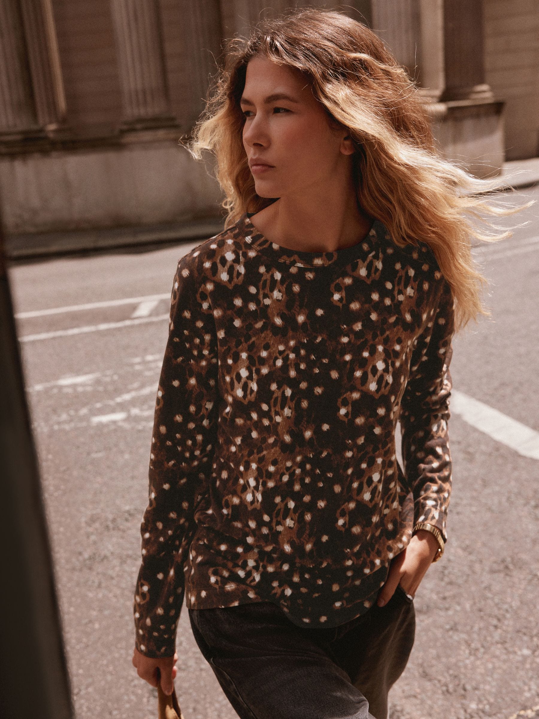 Long Sleeve Crew Neck T-Shirt - Deer Print - Regular - Location Worn