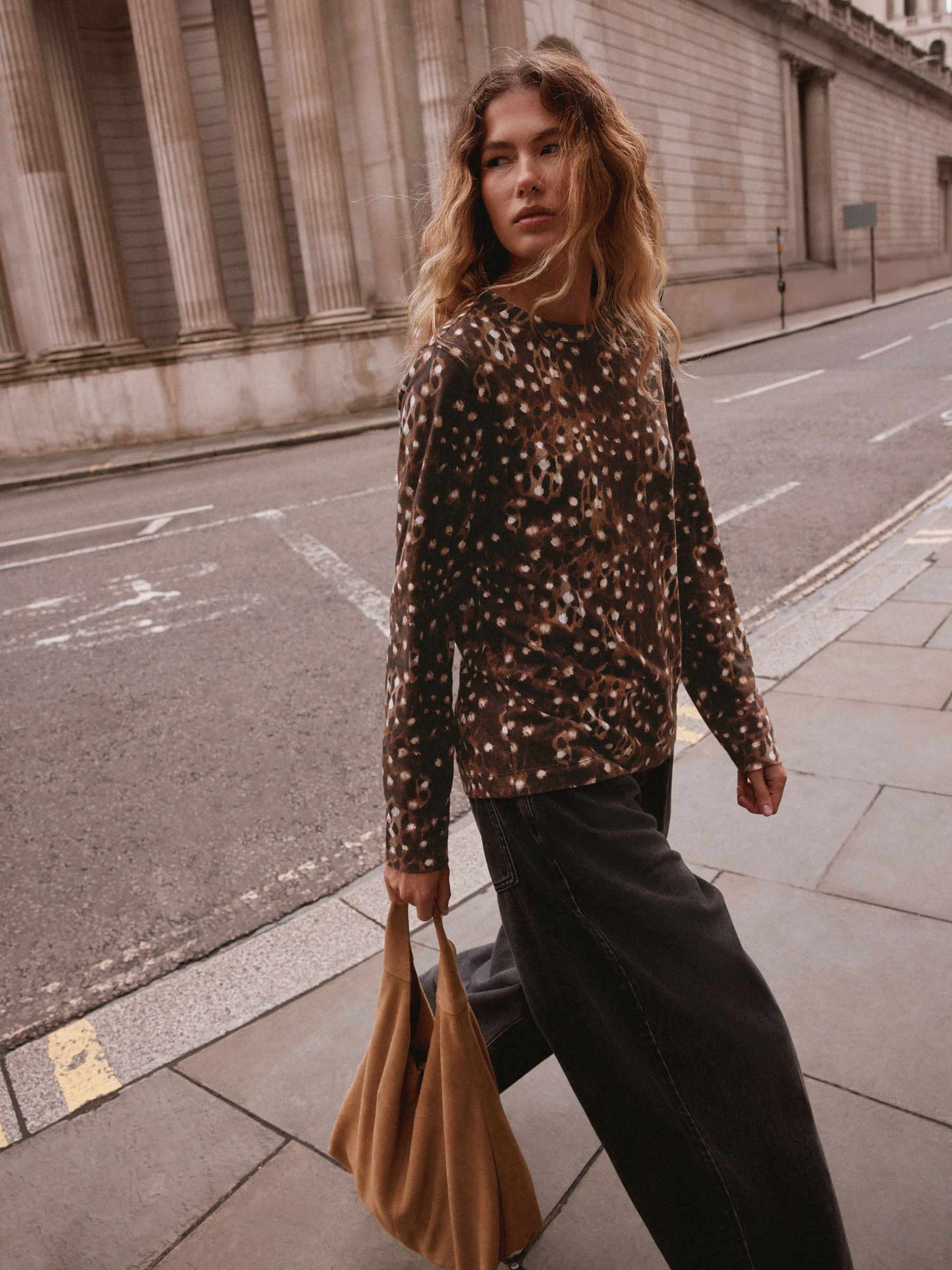 Long Sleeve Crew Neck T-Shirt - Deer Print - Regular - Location Worn
