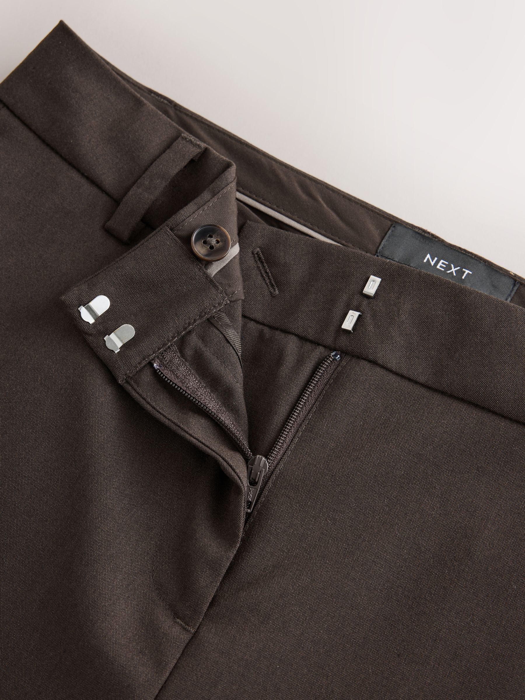 Tailored Slim Trousers With Wool - Chocolate Brown - Regular - SIP Still Life