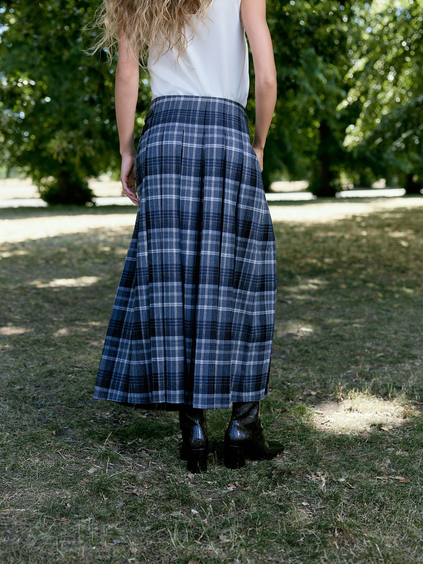 N. Premium Kilt Midi Skirt - Grey/Blue Check - Regular - Location Worn