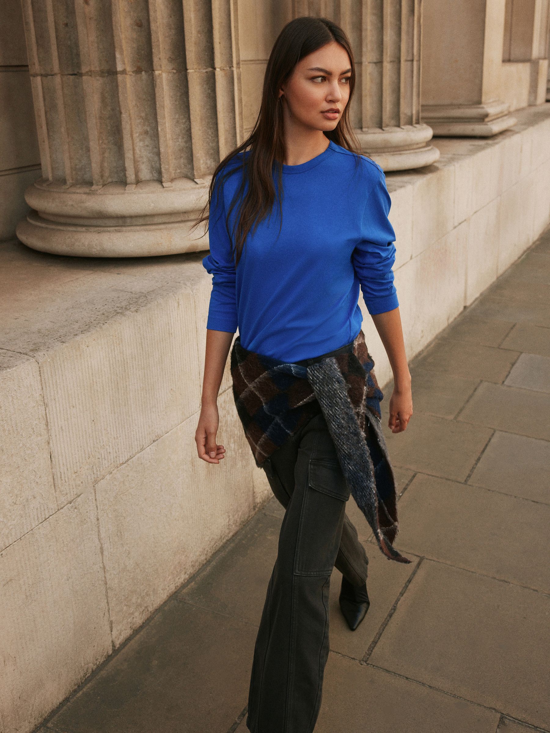 Long Sleeve Crew Neck T-Shirt - Cobalt Blue - Regular - Location Worn