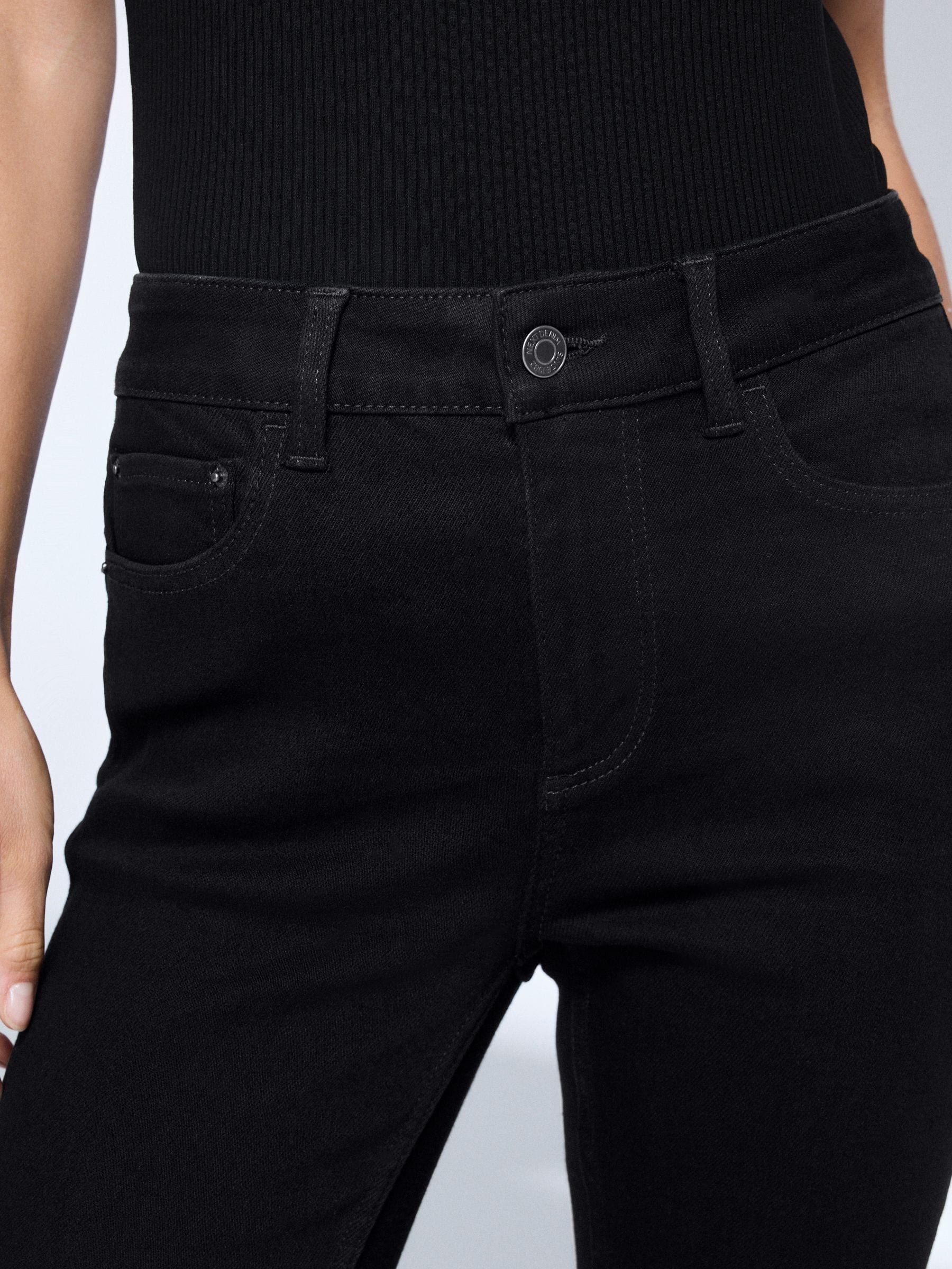 Mid Rise Super soft Stretch Skinny Jeans - Black - Regular - Location Worn