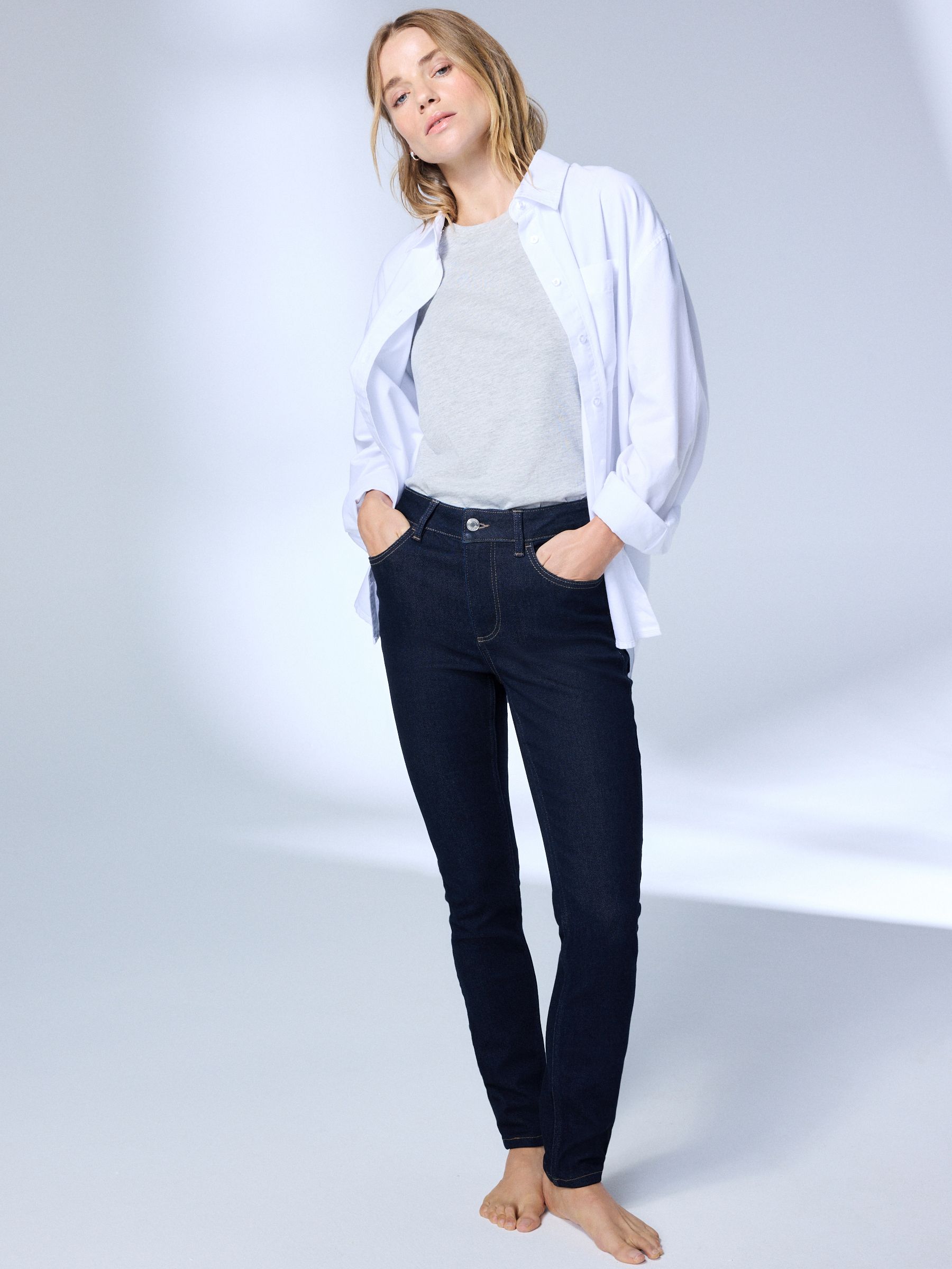 Mid Rise Super soft Stretch Skinny Jeans - Indigo Rinse Blue - Regular - Location Worn