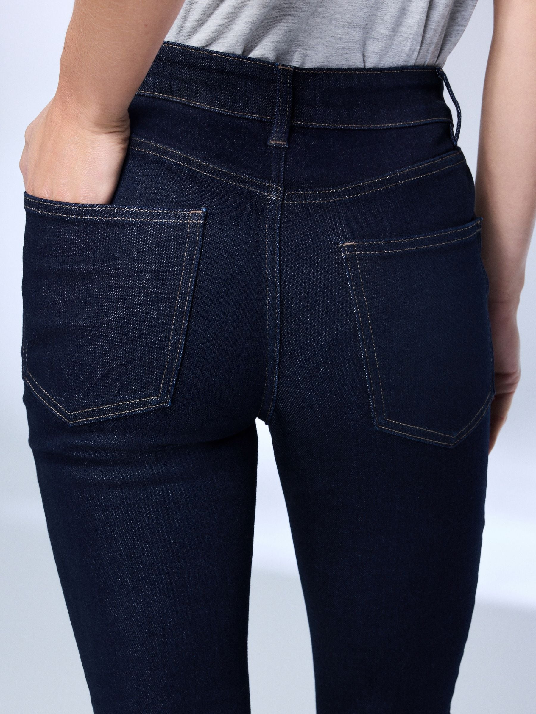 Mid Rise Super soft Stretch Skinny Jeans - Indigo Rinse Blue - Regular - Location Worn