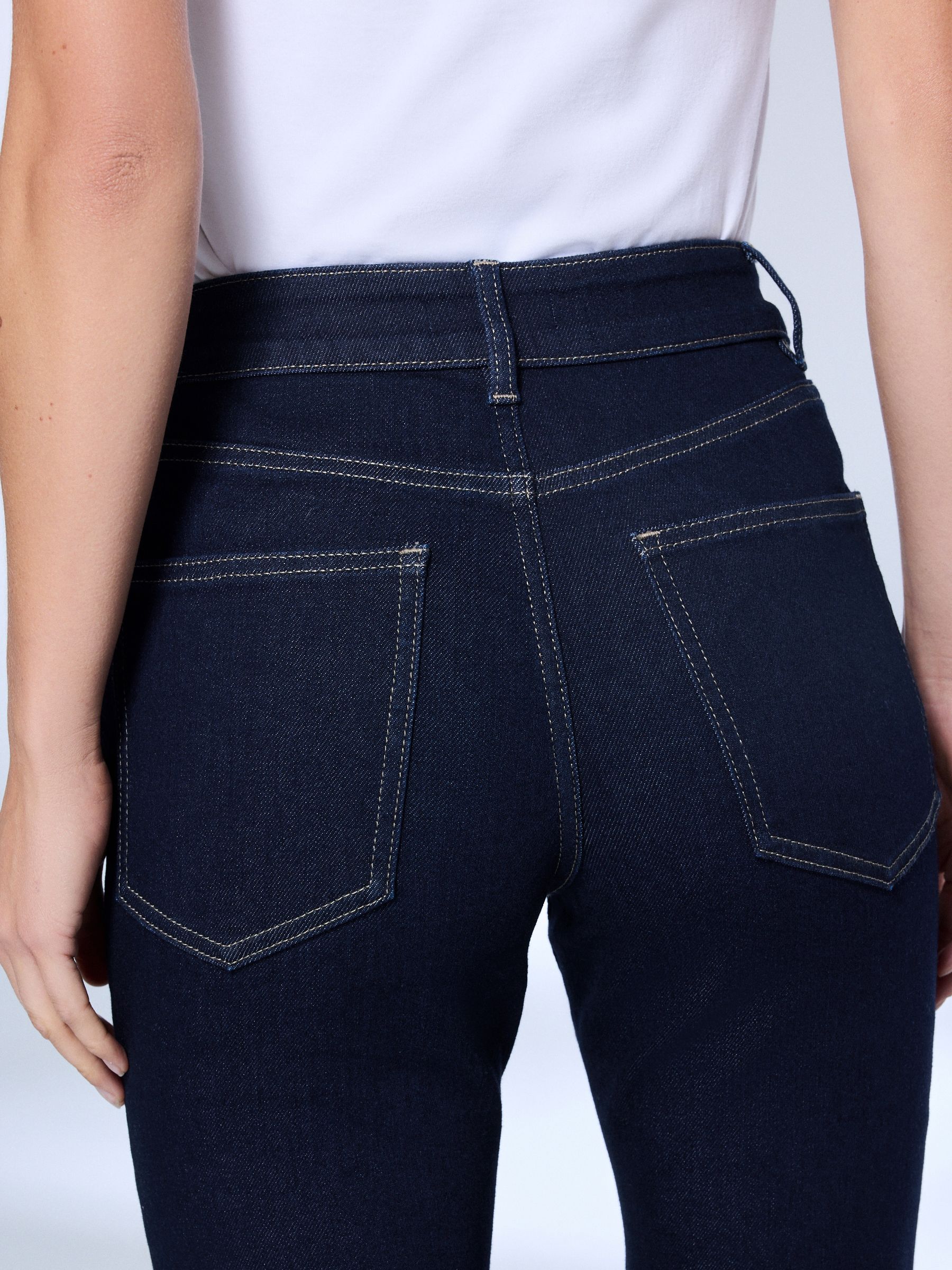 Mid Rise Super Soft Stretch Slim Jeans - Indigo Rinse Blue - Regular - Location Worn