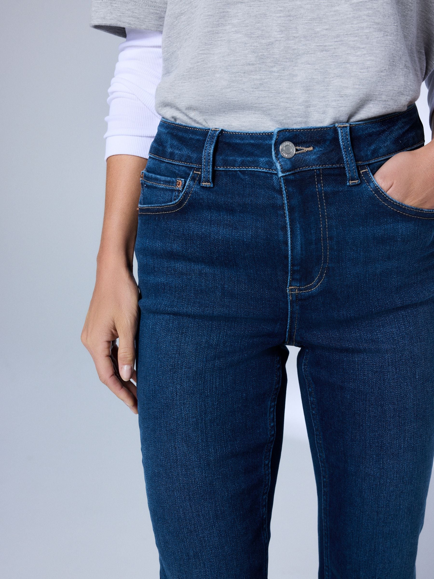 Mid Rise Super Soft Stretch Slim Jeans - Dark Blue - Regular - Location Worn