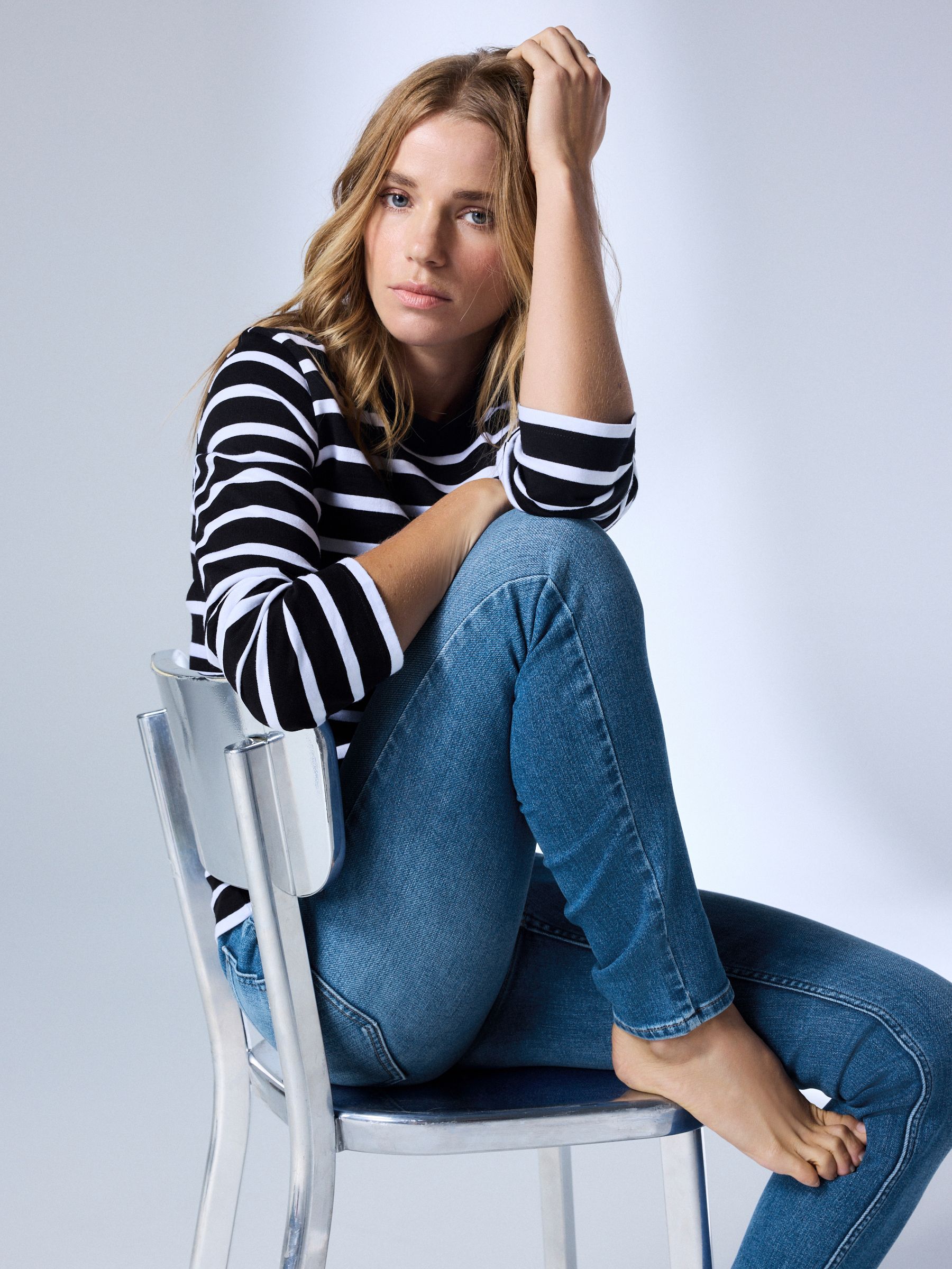 Mid Rise Super soft Stretch Skinny Jeans - Mid Blue - Regular - Location Worn
