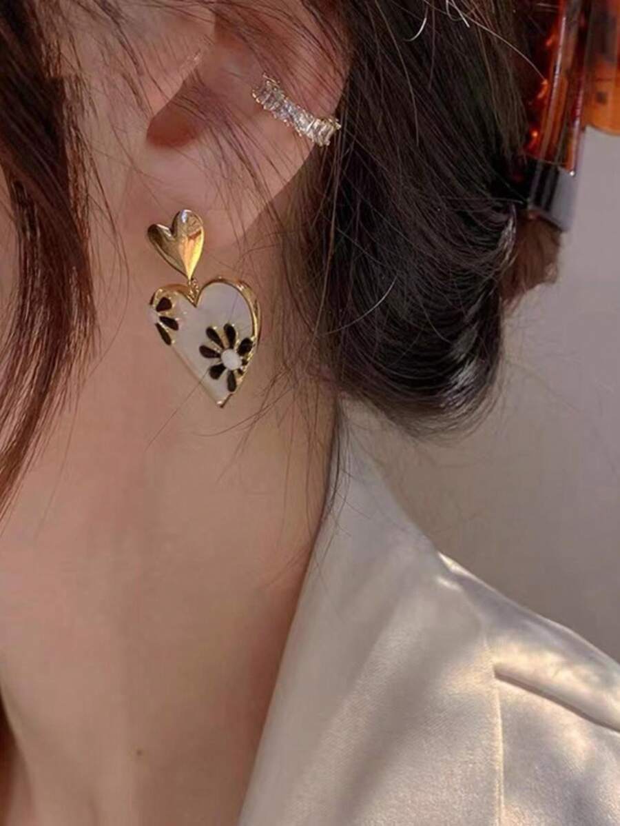 French Style Personality Small Daisy & Heart Shaped Earrings