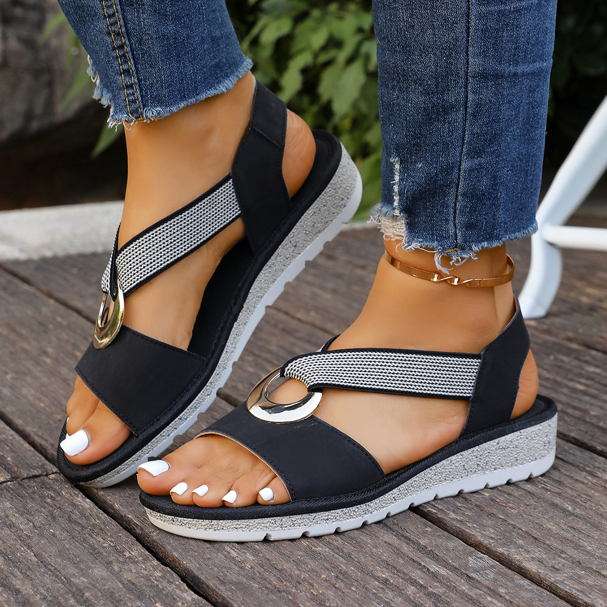 Sandales orthopédiques pour femmes avec boucle métallique