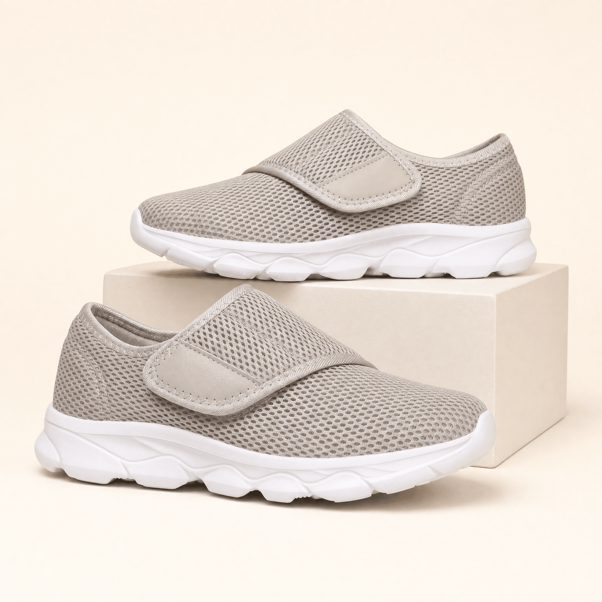 Leichte Komfortschuhe mit Klettverschluss – Atmungsaktiv, bequem & einfach anzuziehen