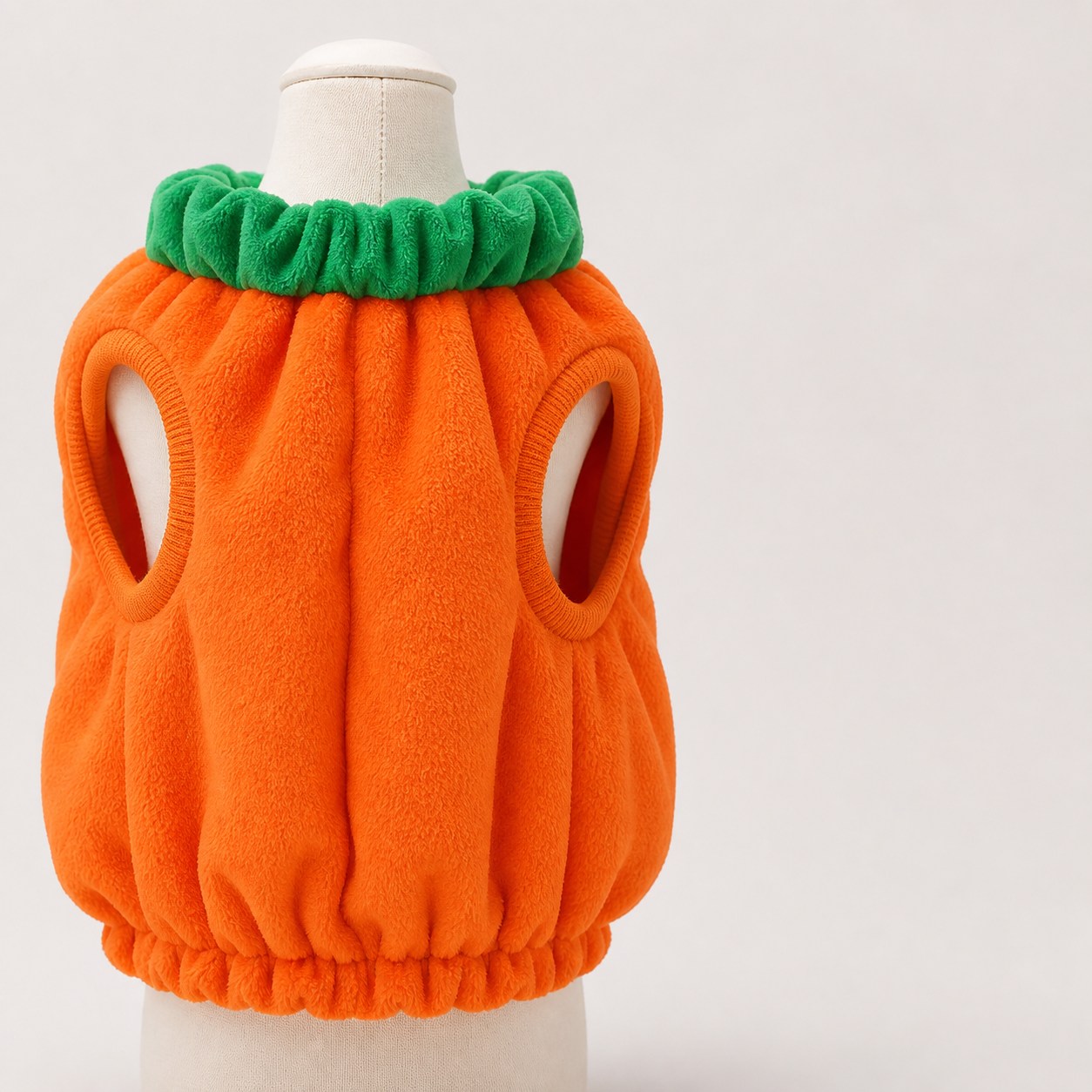Back construction, arm openings and gathered edges of the pumpkin pet costume