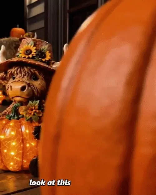 🎃🐮 Solar Highland Cow Pumpkin Light – Adorable Halloween Garden Decor with Magical Solar Glow