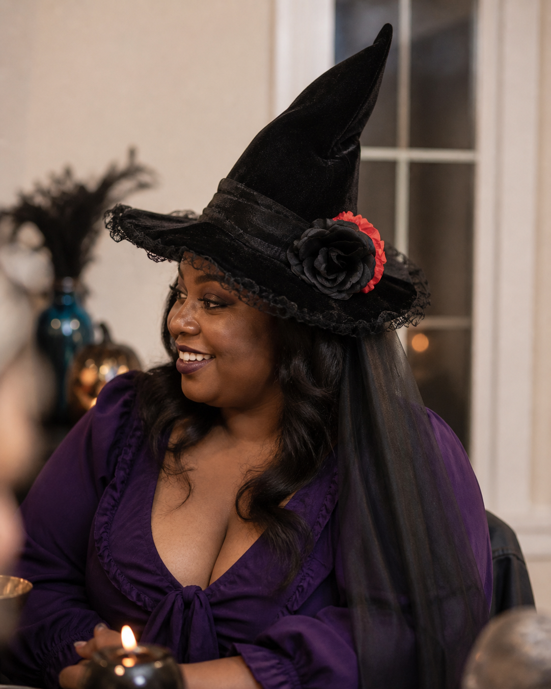Customer-style concept showing the Baroque veil witch hat in house-party look