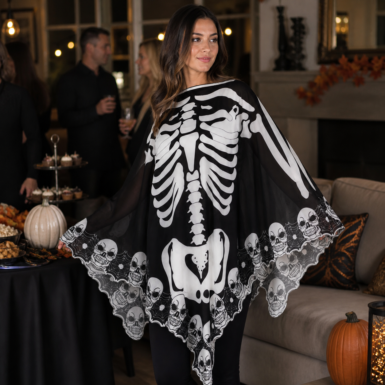 Cape poncho noire et blanche à motif squelette — vue 12