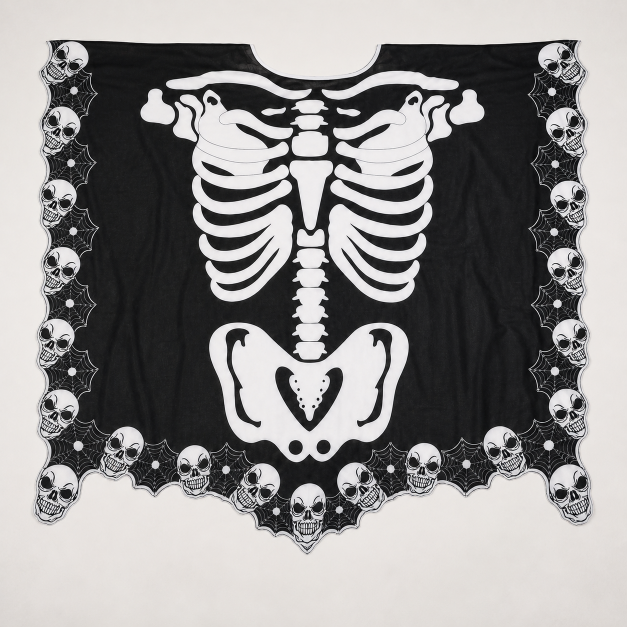 Cape poncho noire et blanche à motif squelette — vue 19