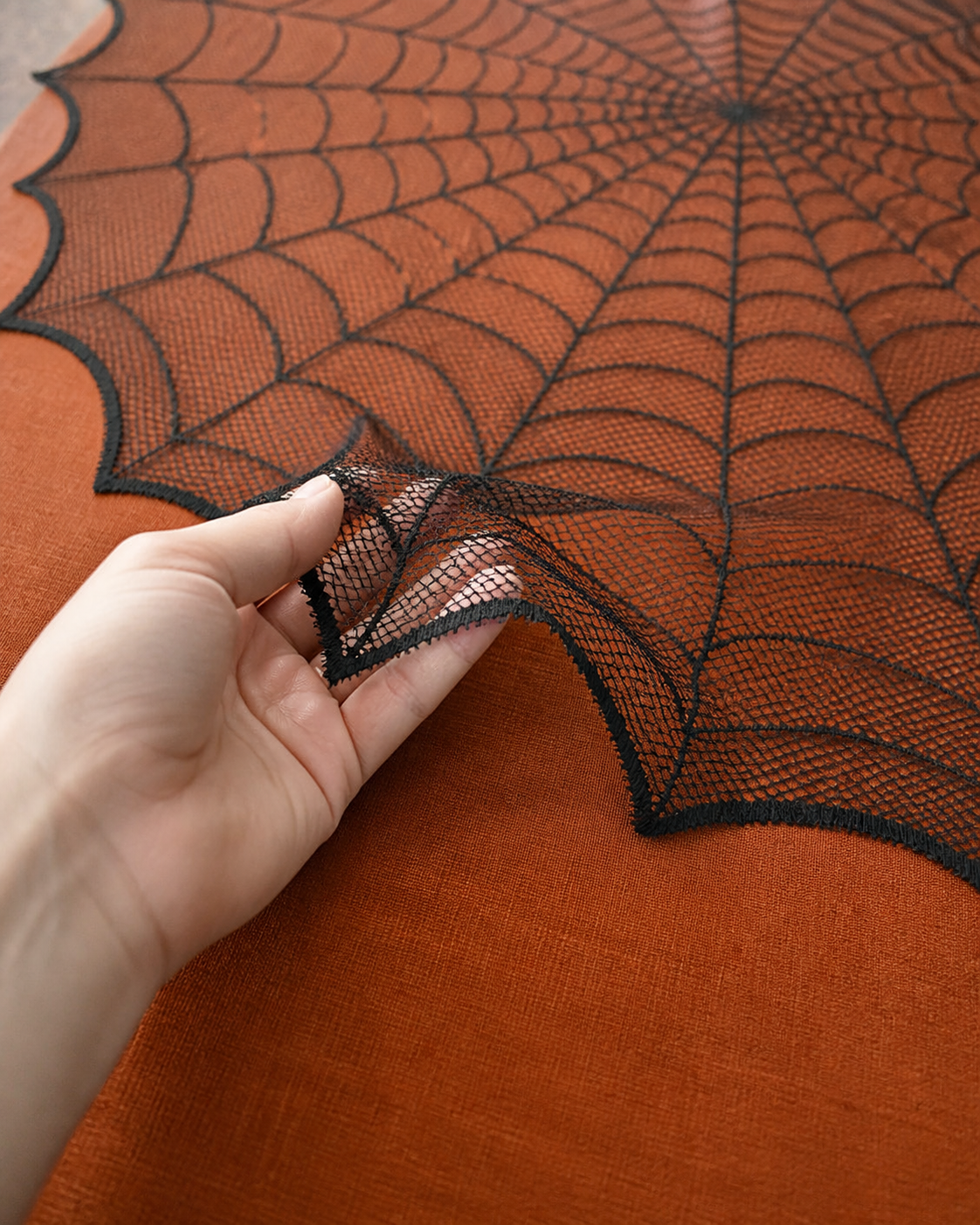 Spiderweb table topper party styling concept: edge detail
