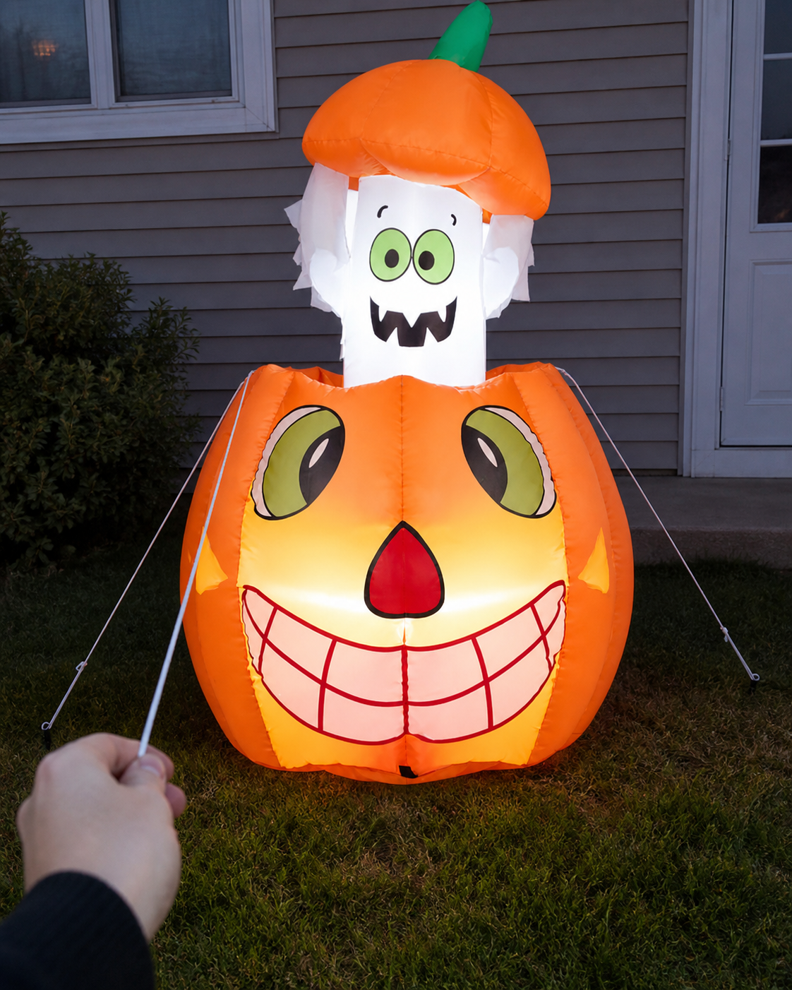 Pumpkin ghost inflatable styling concept in securing-rope setup